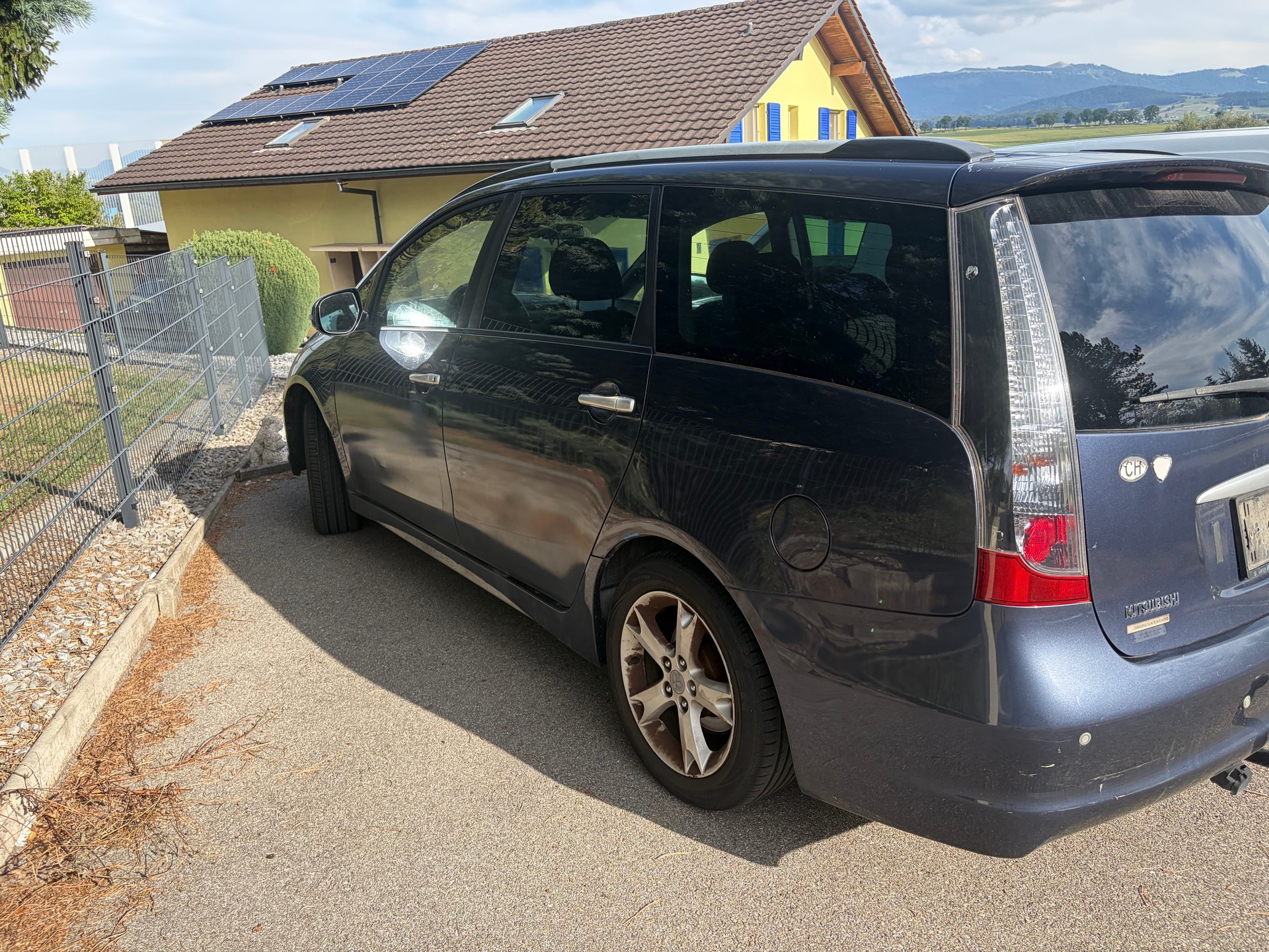 MITSUBISHI Grandis 2.4 16V Motion Automatic-image-3