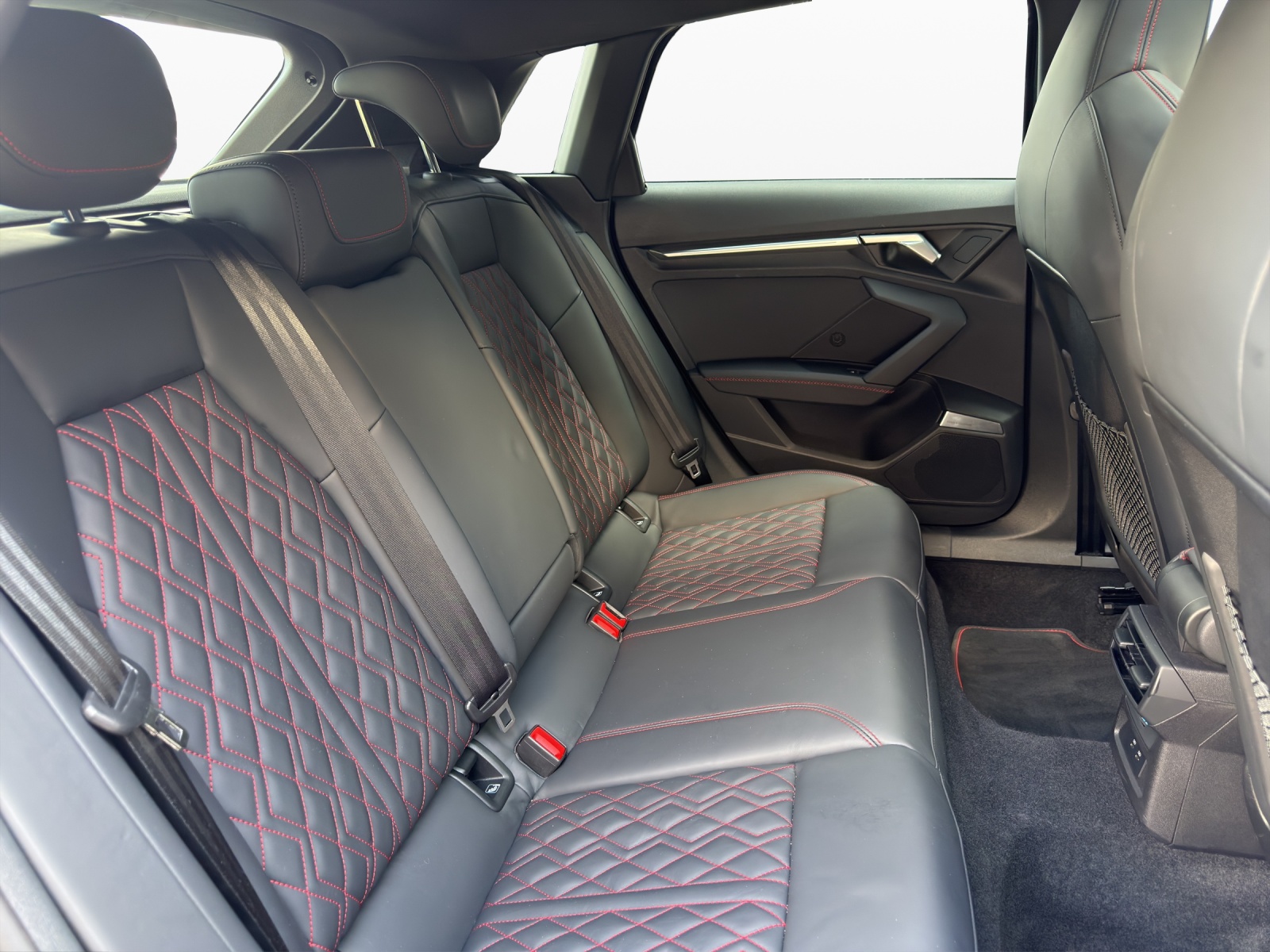 AUDI S3 Sportback 2.0 TFSI quattro S-tronic-image-18