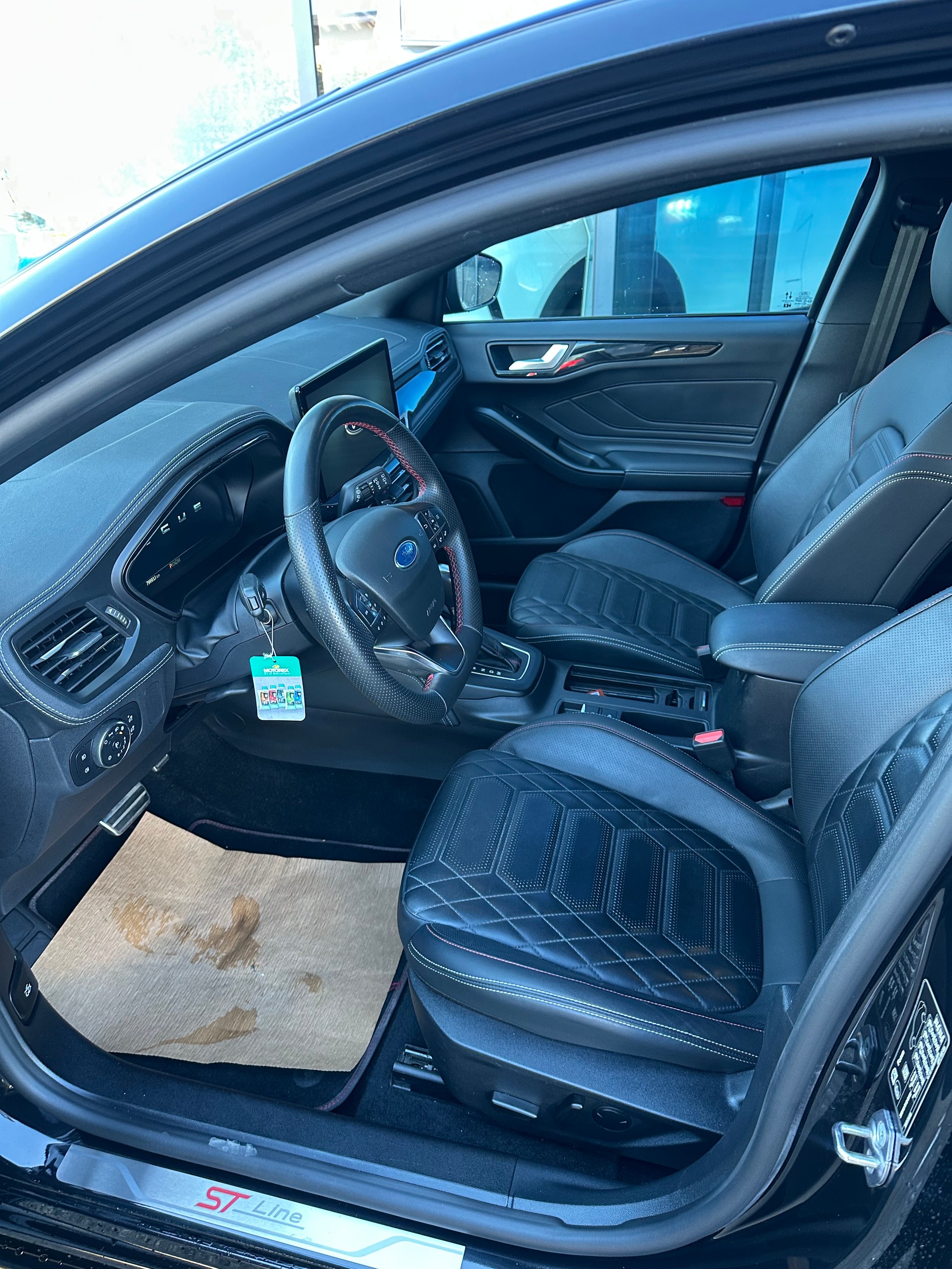 FORD Focus 1.0i EcoB Hybrid 155 ST-Line Vignale-image-9