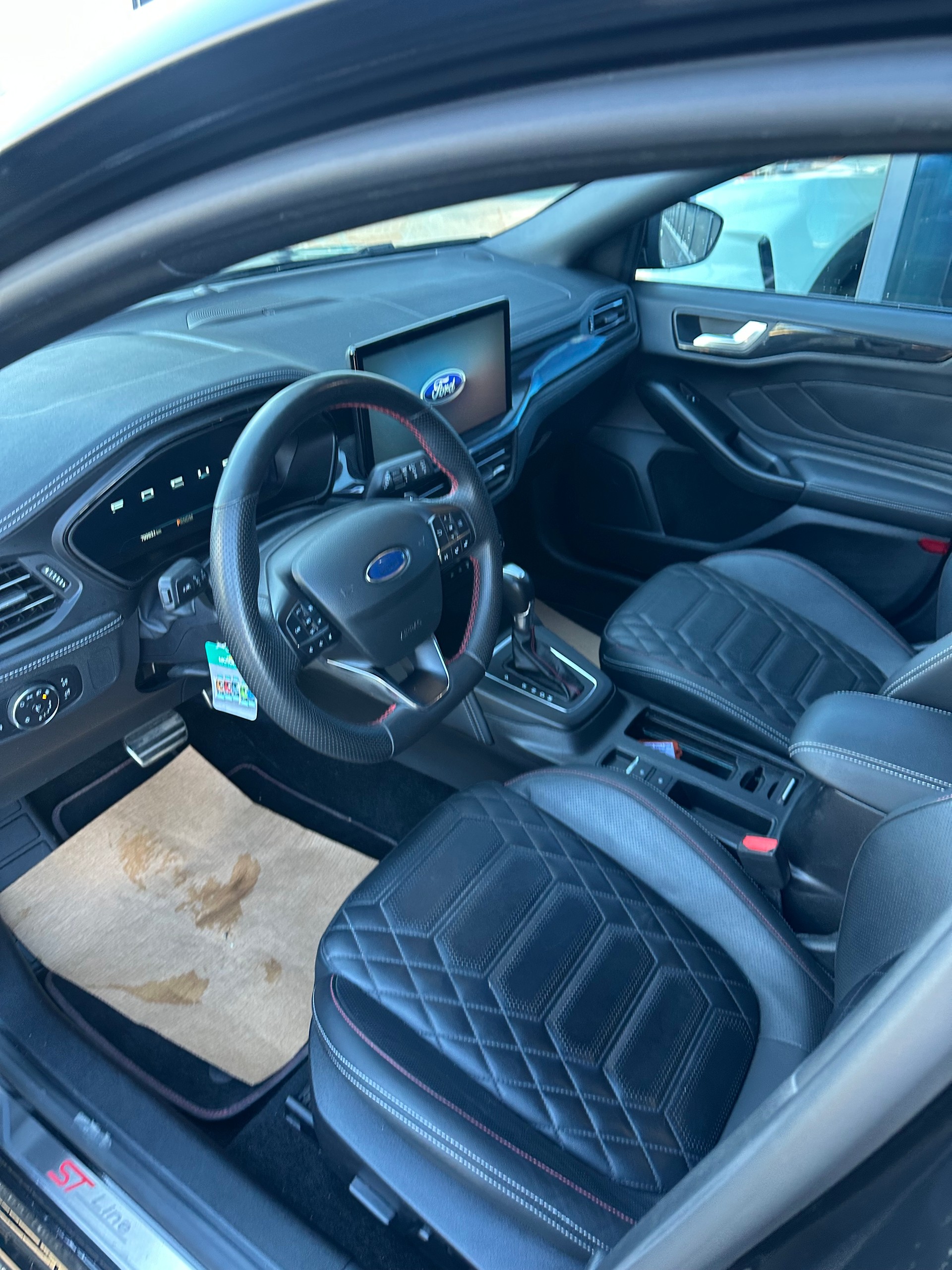 FORD Focus 1.0i EcoB Hybrid 155 ST-Line Vignale-image-10