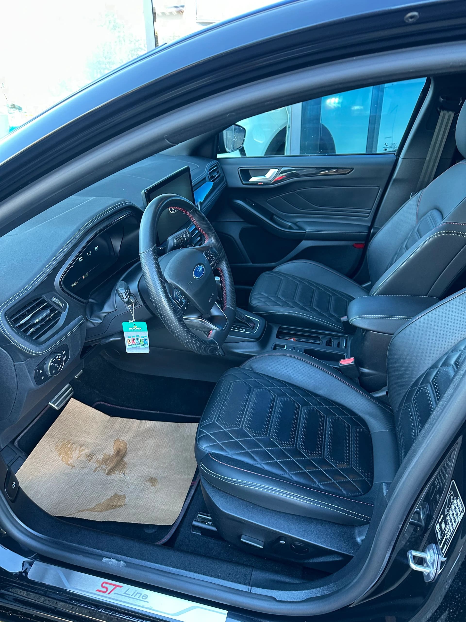 FORD Focus 1.0i EcoB Hybrid 155 ST-Line Vignale-image-10