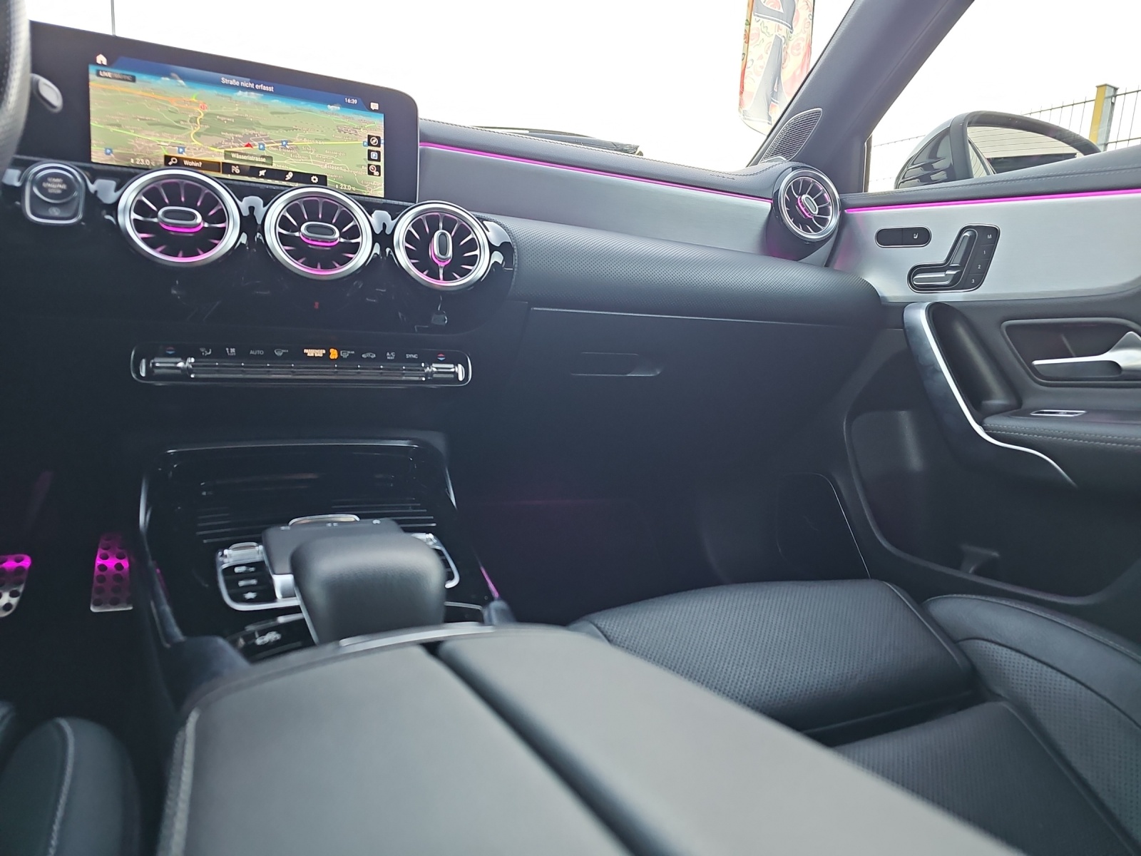 MERCEDES-BENZ A 35 AMG 4Matic Speedshift-image-11