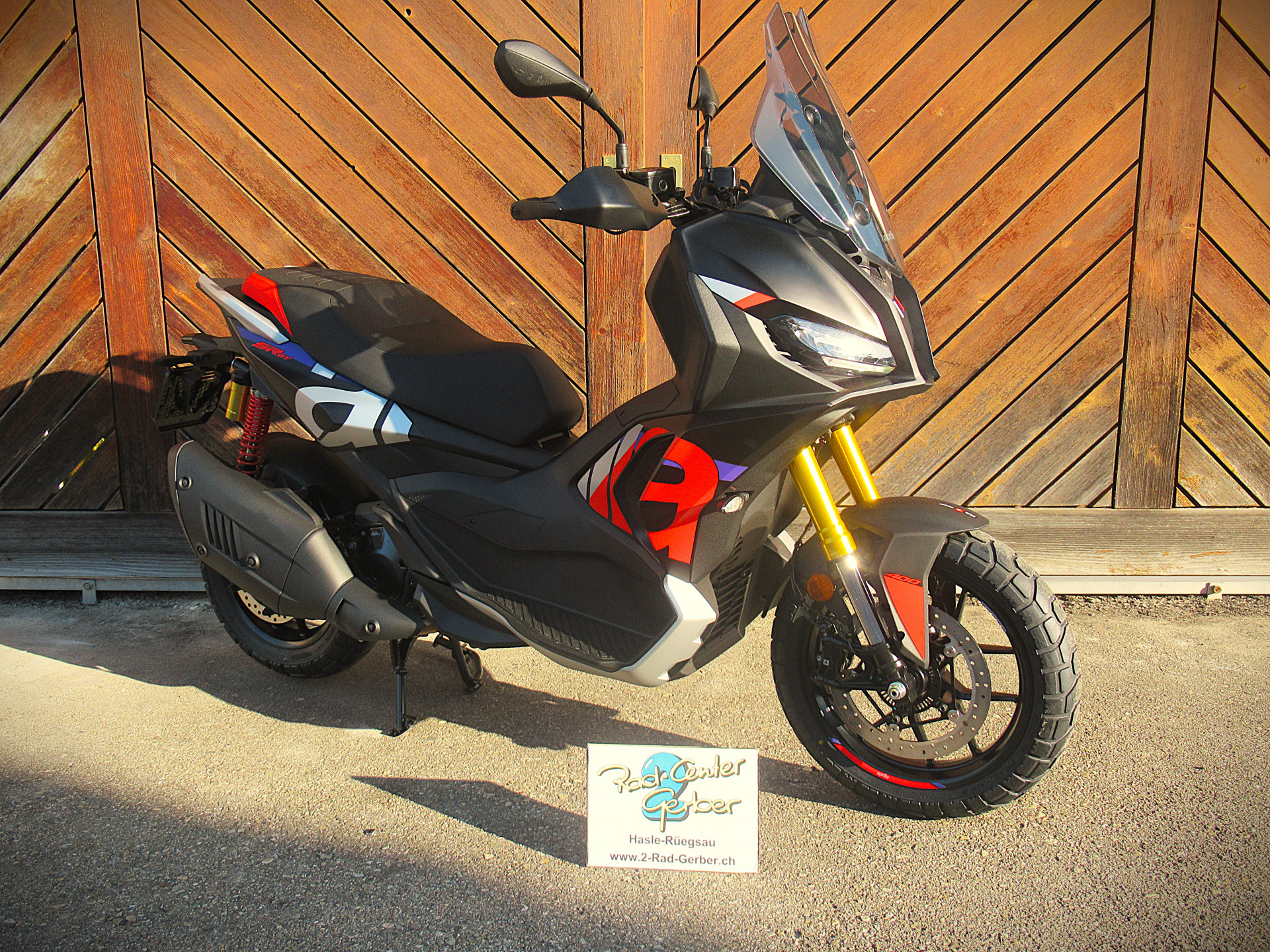 APRILIA SR GT 400 Replica-image-0