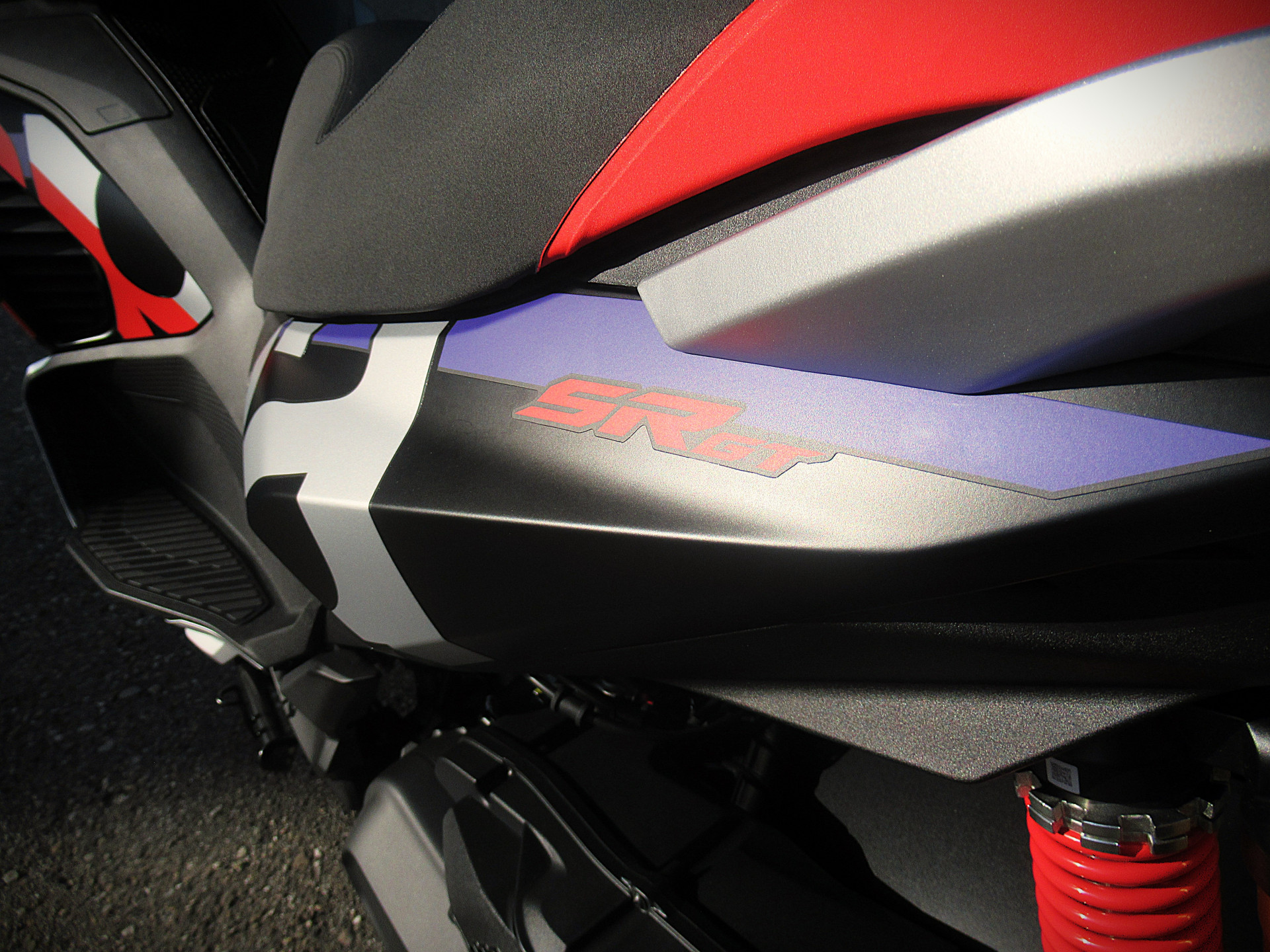 APRILIA SR GT 400 Replica-image-8