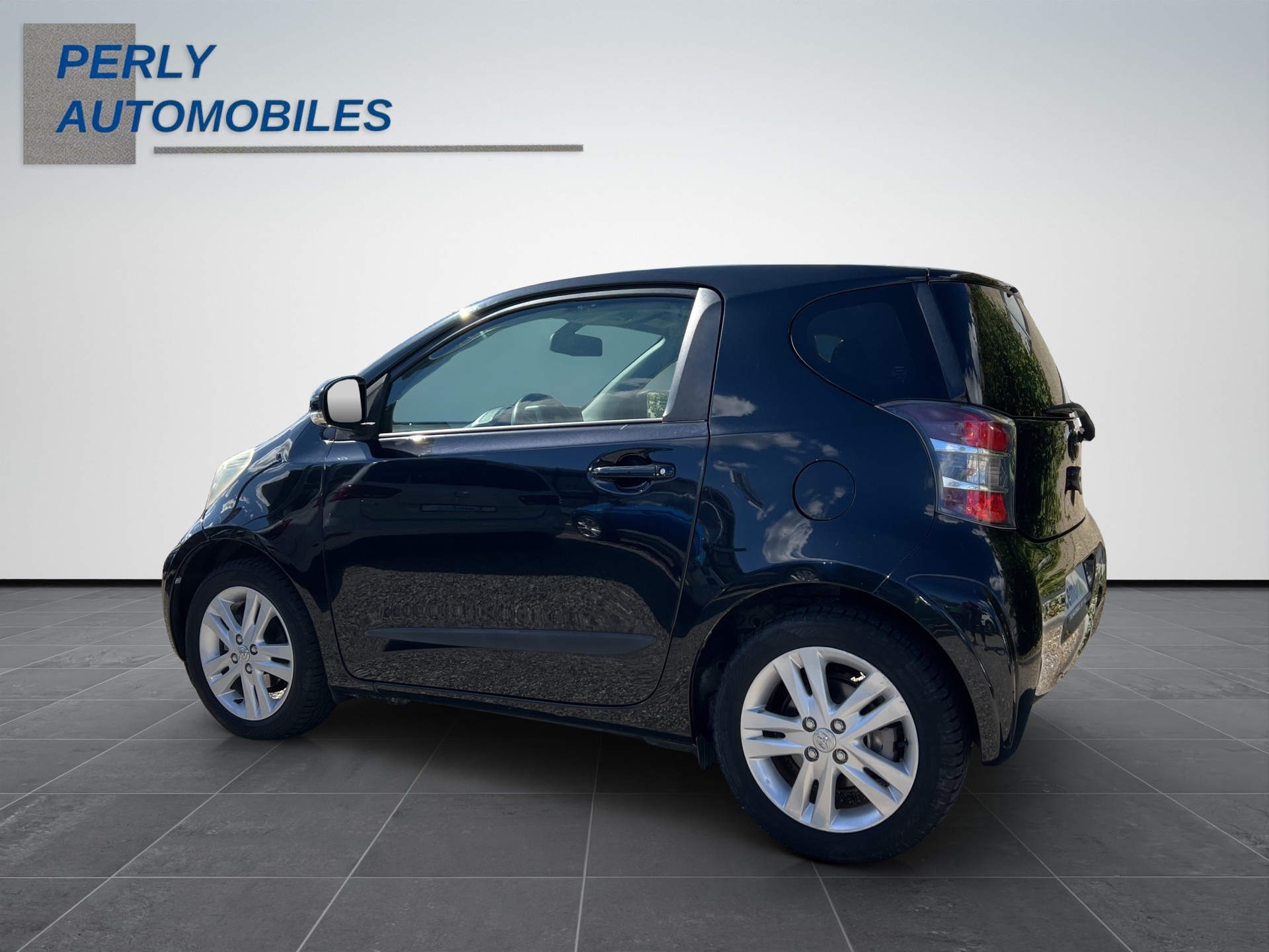 TOYOTA iQ 1.33 VVT-i Linea Sol Prem. MiD-showroom-element-3