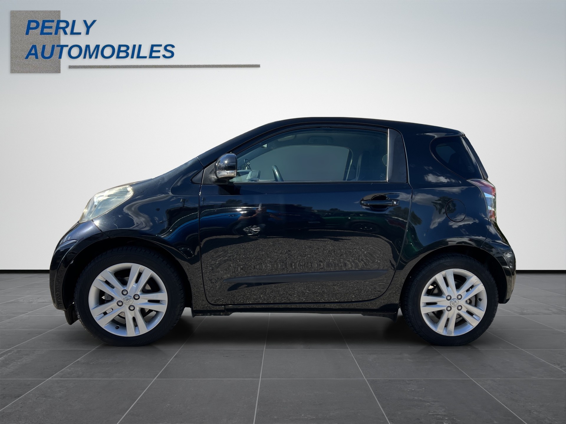 TOYOTA iQ 1.33 VVT-i Linea Sol Prem. MiD-showroom-element-2