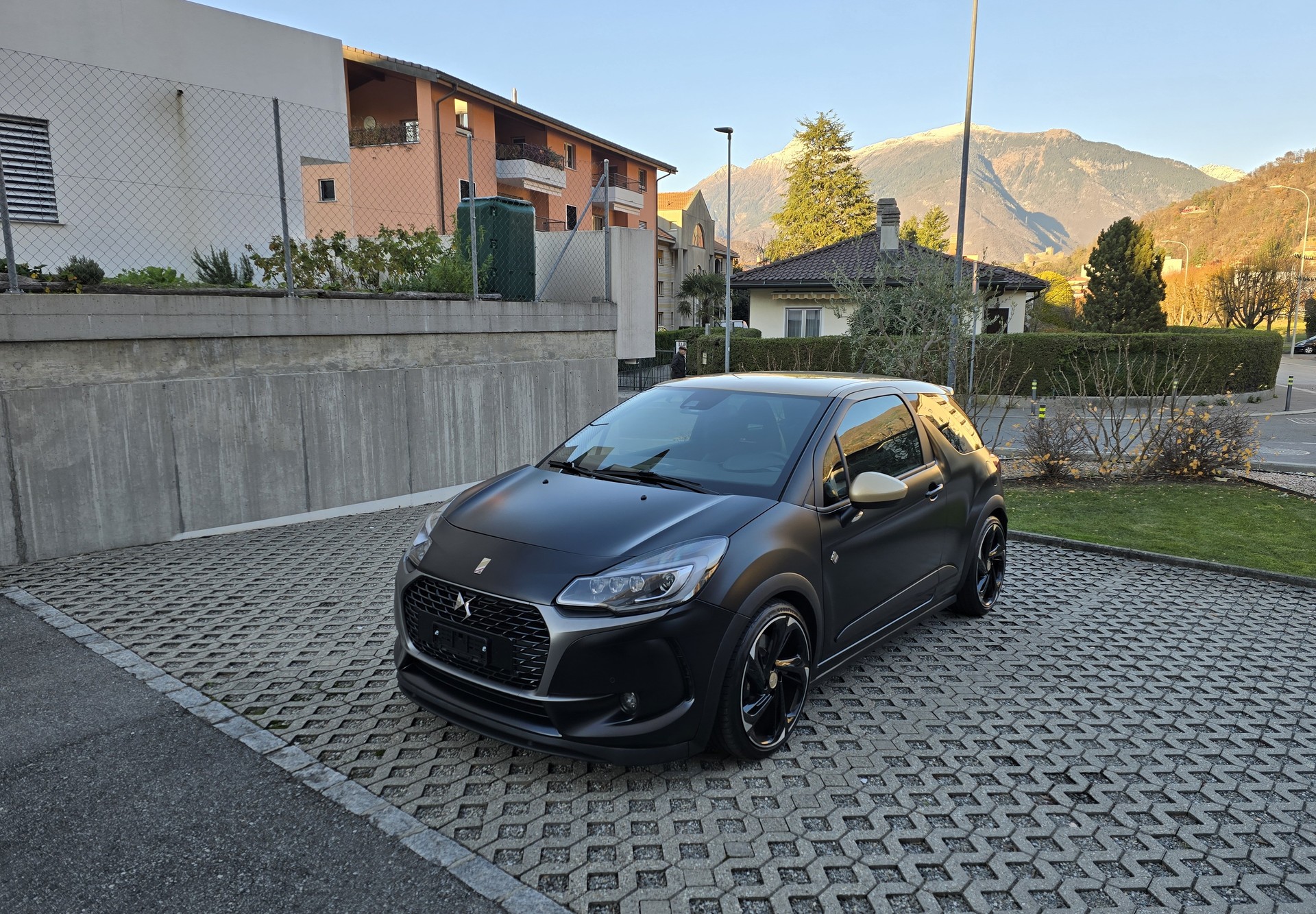 DS AUTOMOBILES DS3 1.6 THP Performance Black Special-showroom-element-1