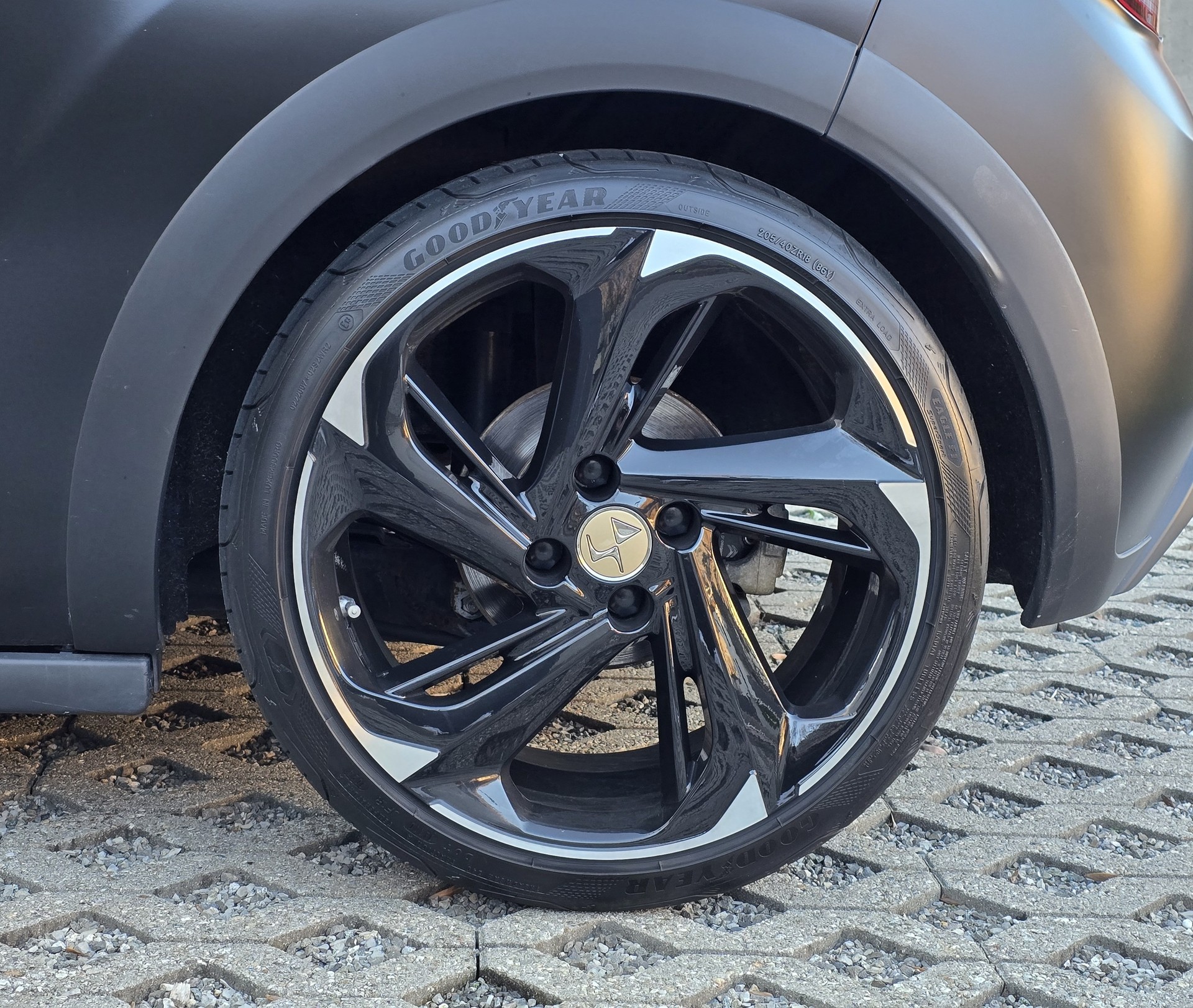 DS AUTOMOBILES DS3 1.6 THP Performance Black Special-showroom-element-3