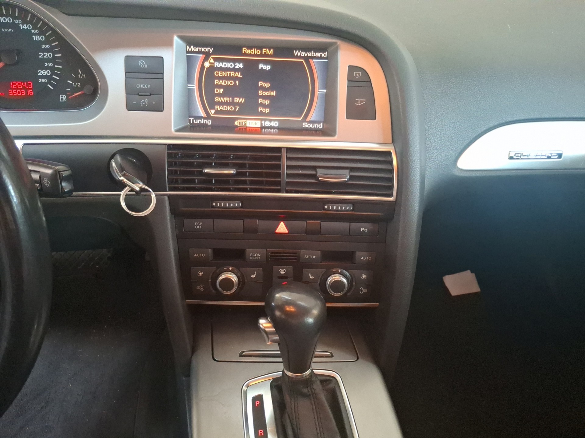 AUDI A6 Limousine 3.2 V6 FSI quattro-image-8