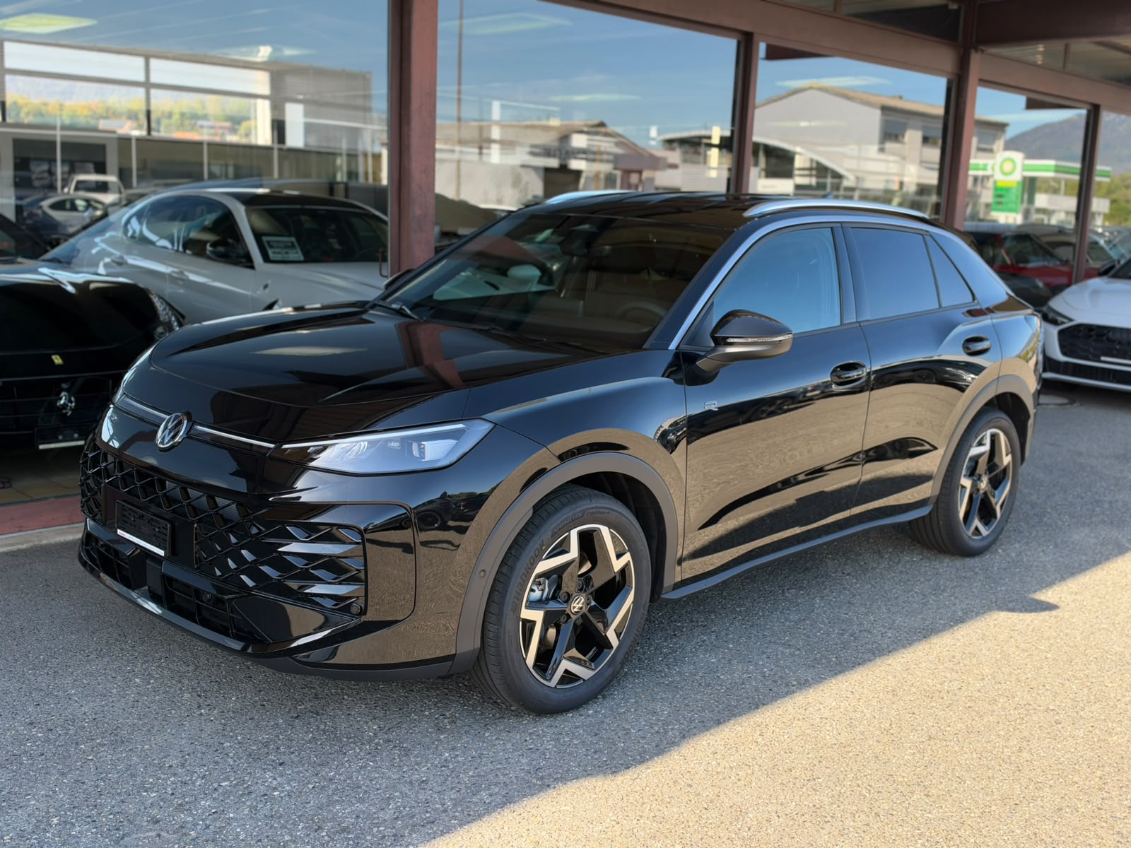 VW T-Roc 1.5 eTSI mHEV R-Line DSG-image-1