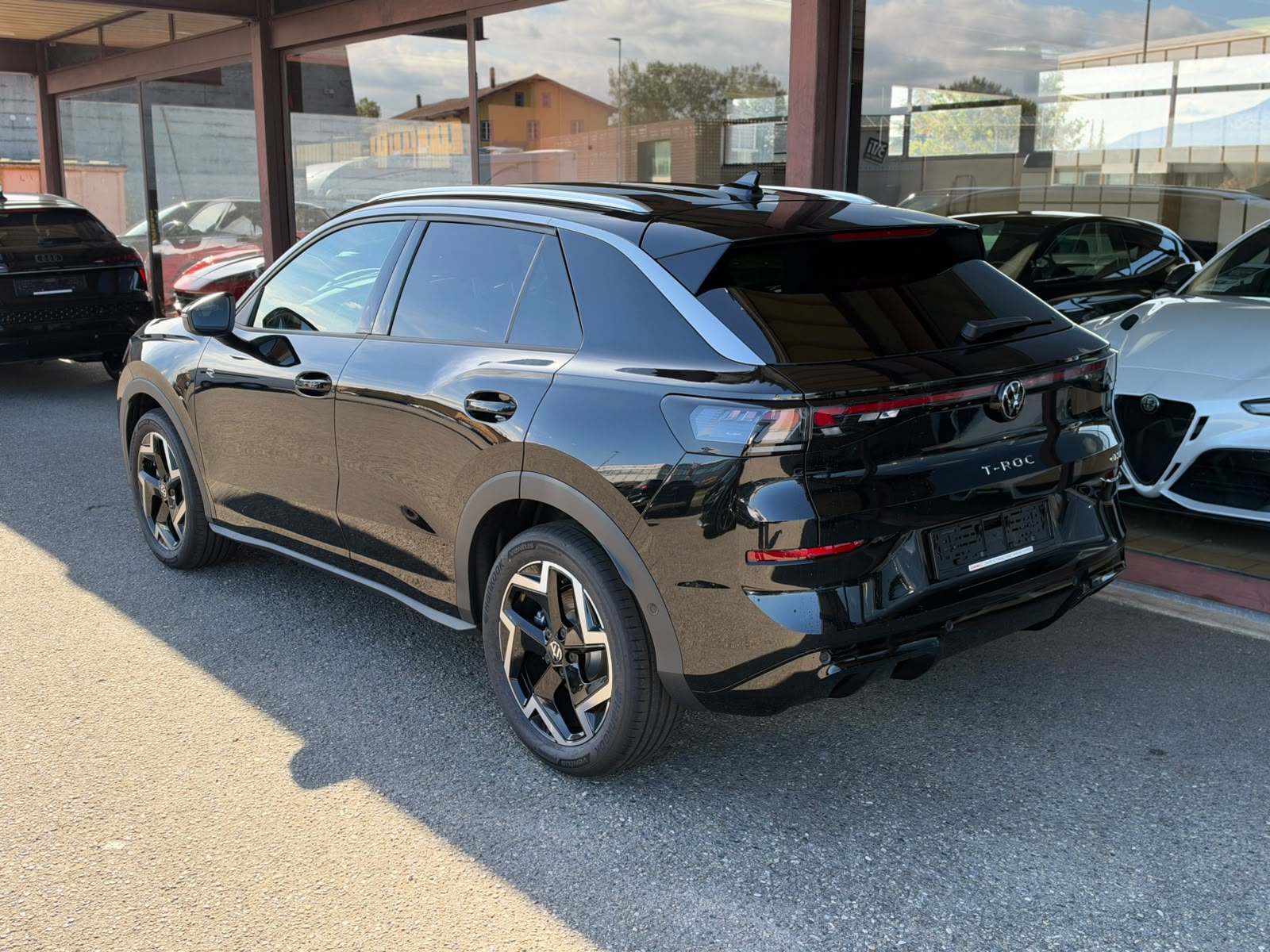VW T-Roc 1.5 eTSI mHEV R-Line DSG-image-3