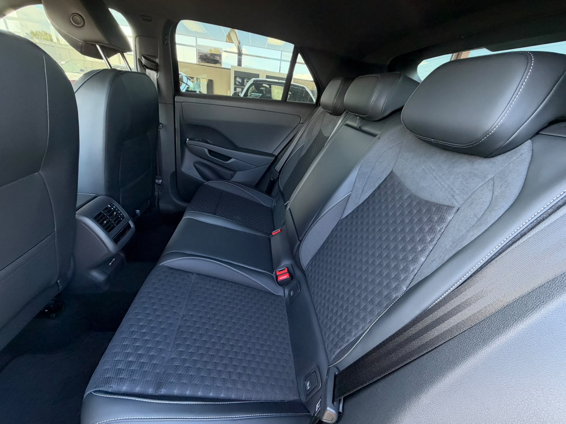 VW T-Roc 1.5 eTSI mHEV R-Line DSG-image-7