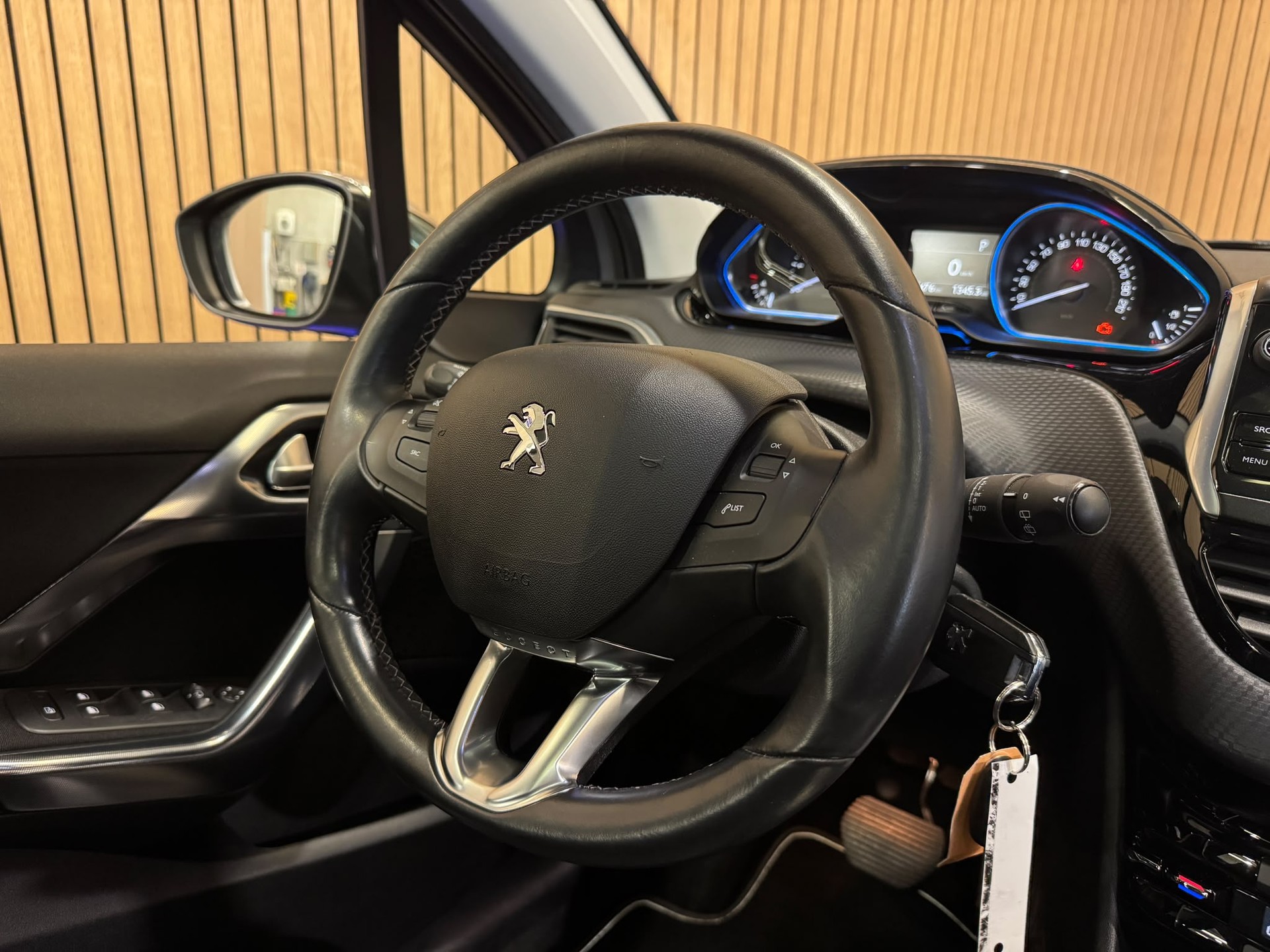 PEUGEOT 2008 1.6 VTI Allure Automatic-image-6