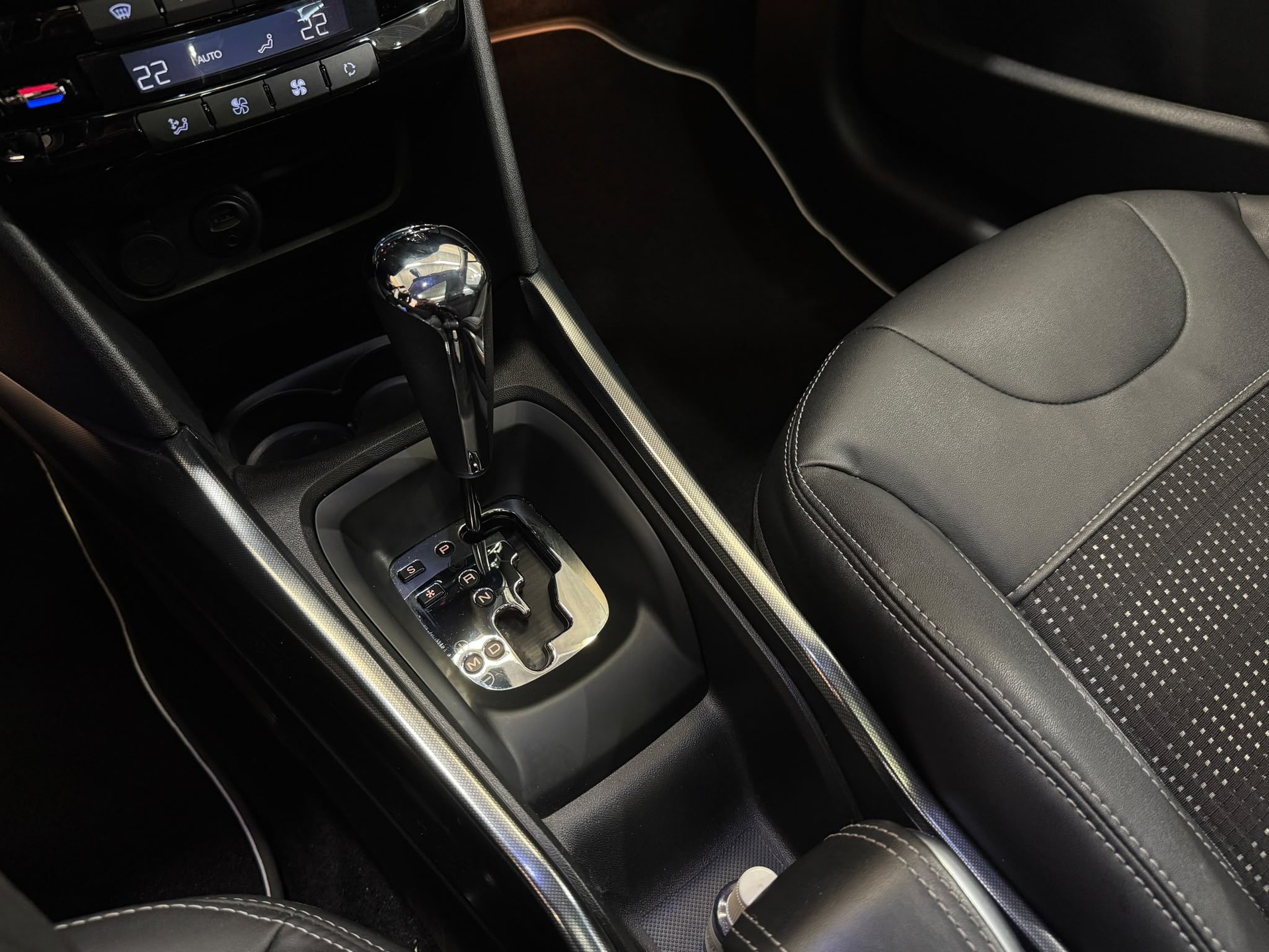 PEUGEOT 2008 1.6 VTI Allure Automatic-image-8