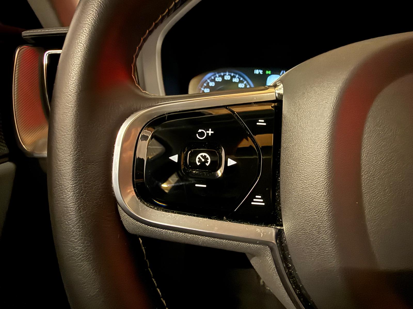VOLVO XC60 T8 eAWD Inscription Geartronic-image-22