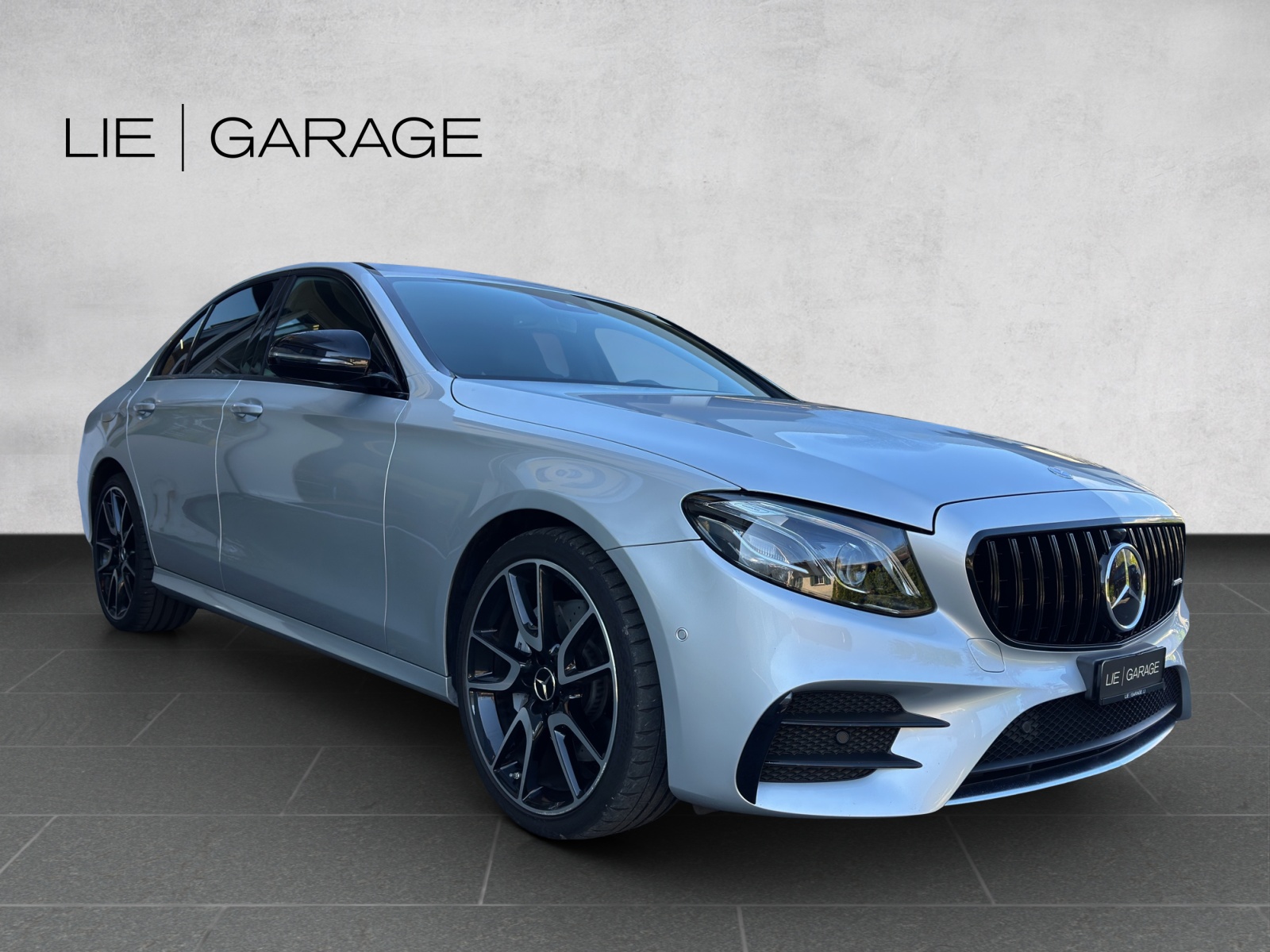 MERCEDES-BENZ E 43 AMG 4Matic 9G-Tronic-showroom-element-3
