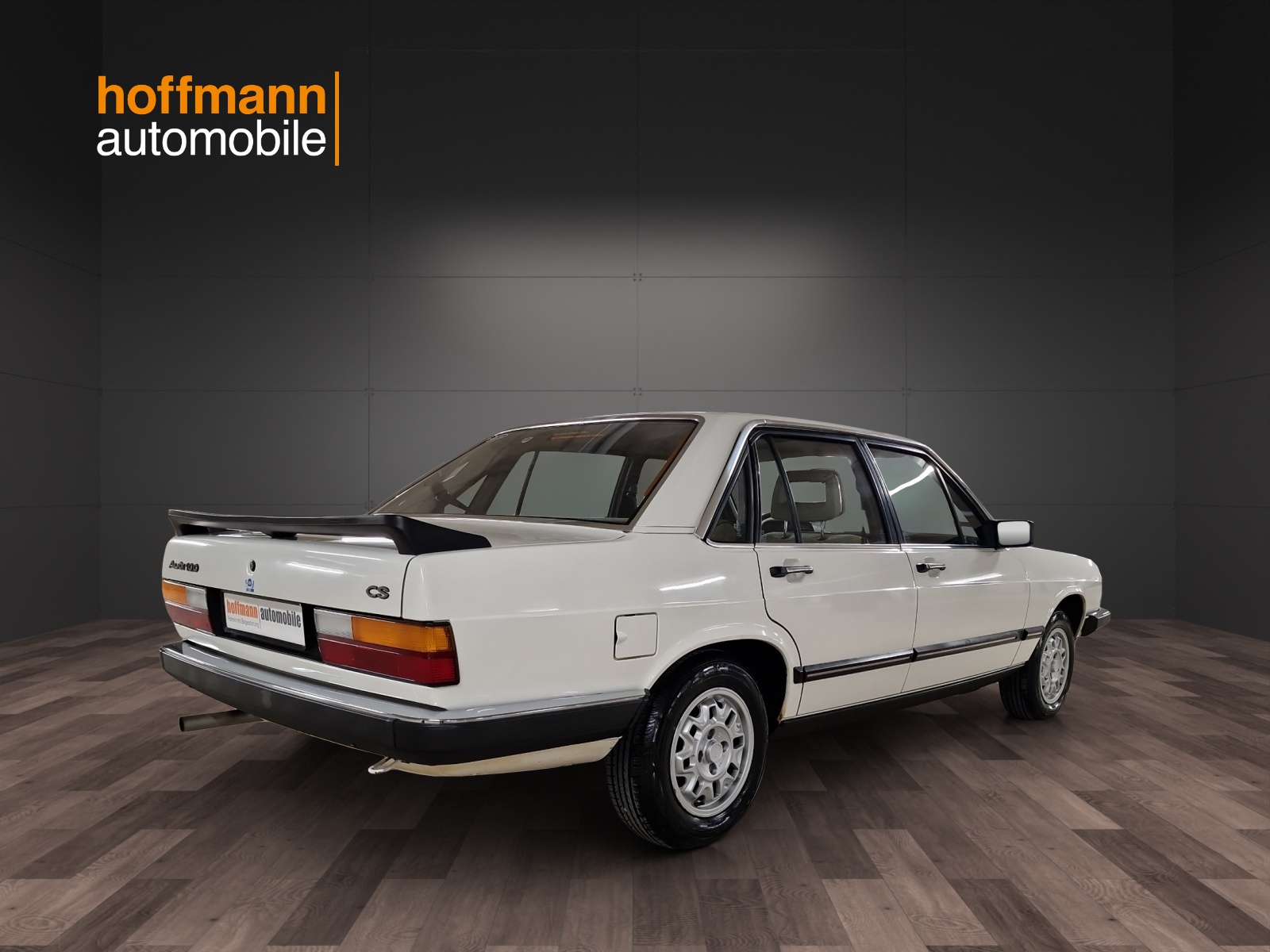 AUDI 100-showroom-element-3