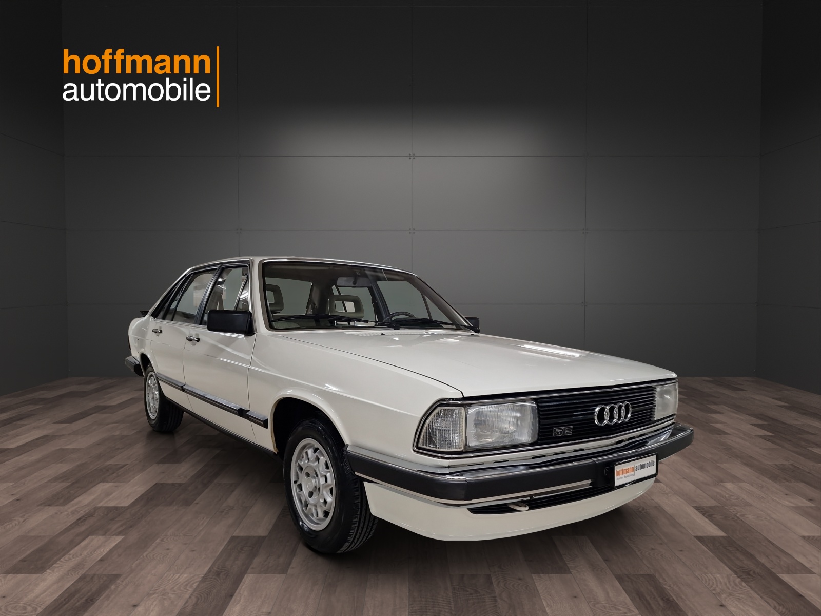 AUDI 100-showroom-element-2