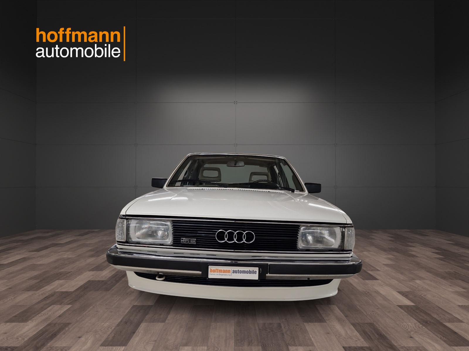 AUDI 100-showroom-element-1