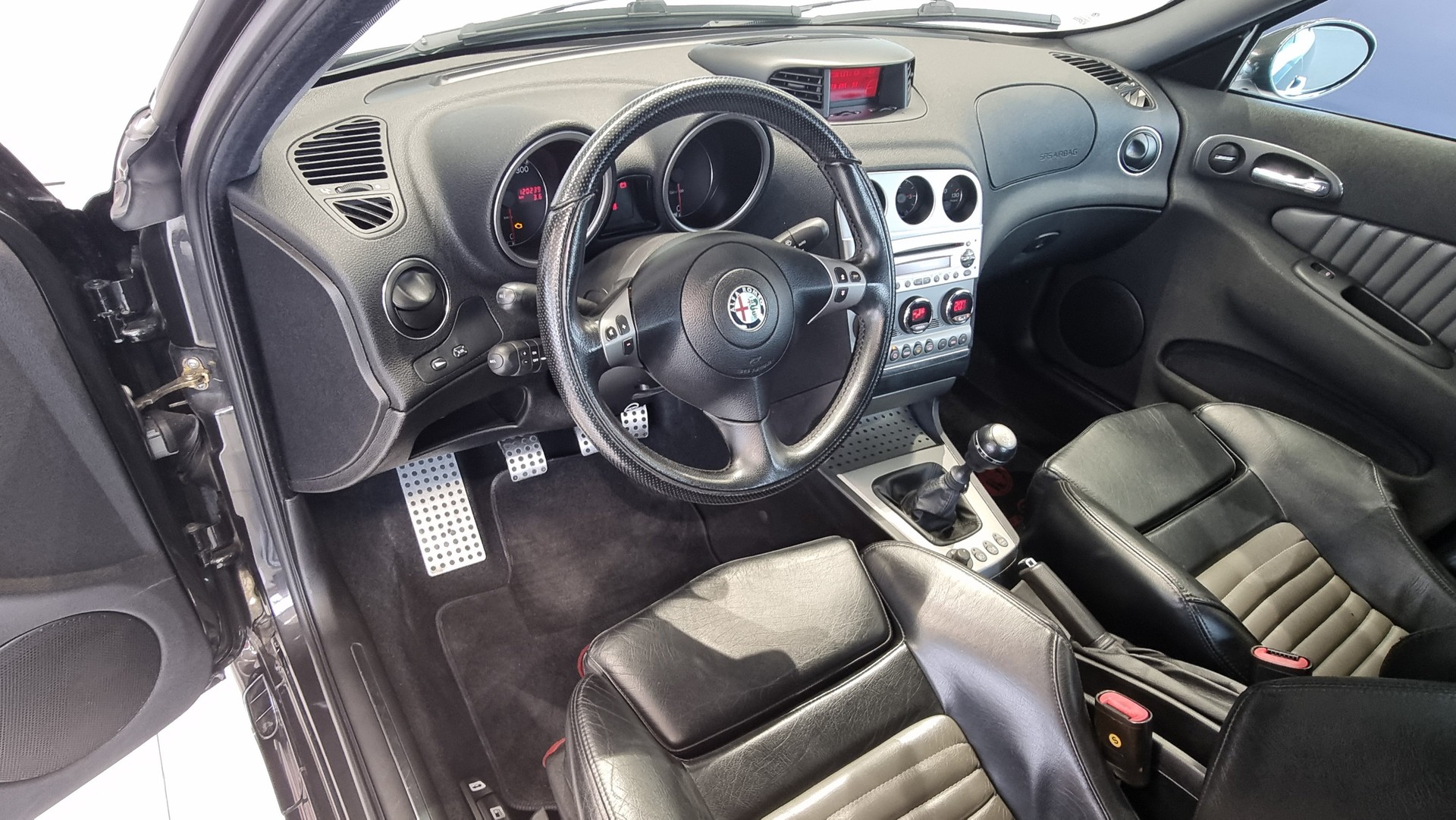 ALFA ROMEO 156 3.2 V6 24V GTA Distinctive-image-15