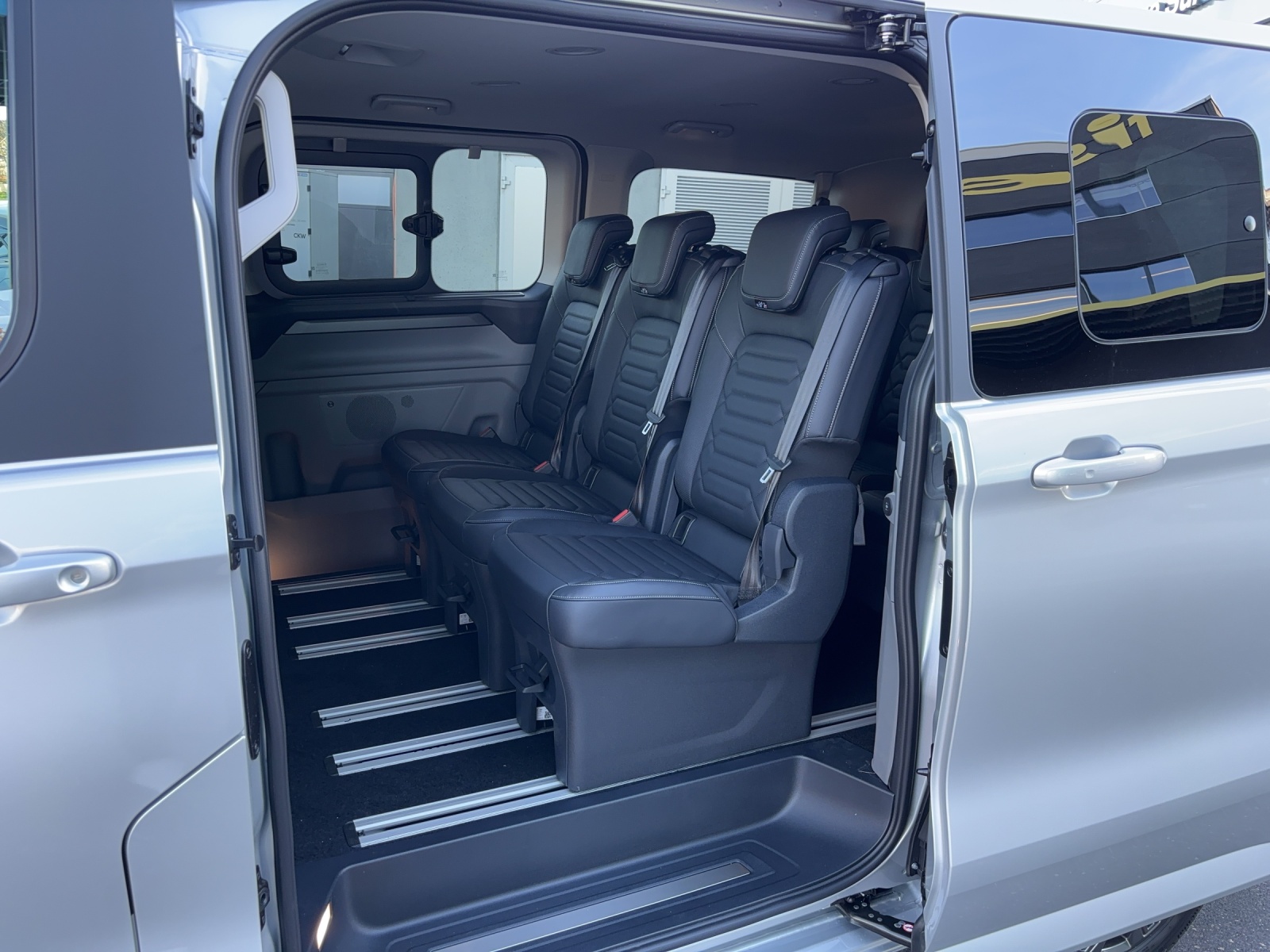 FORD Tourneo Custom Bus 320 L1 2.0 EcoBlue 136 PS Titanium AUTOMAT-image-12