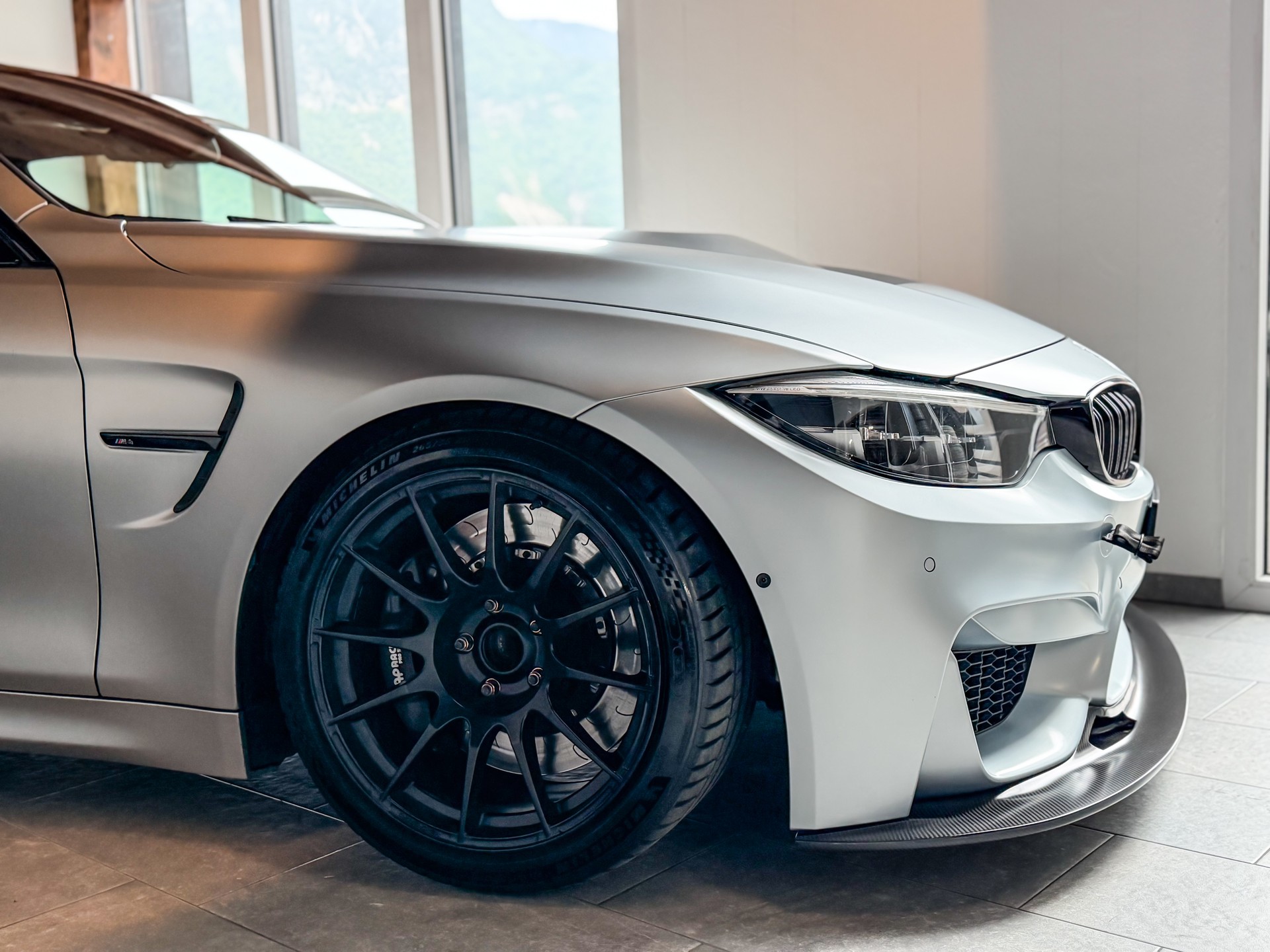 BMW M4 Coupé Competition DKG | FROZEN SILVER | TRACKTOOL-image-3