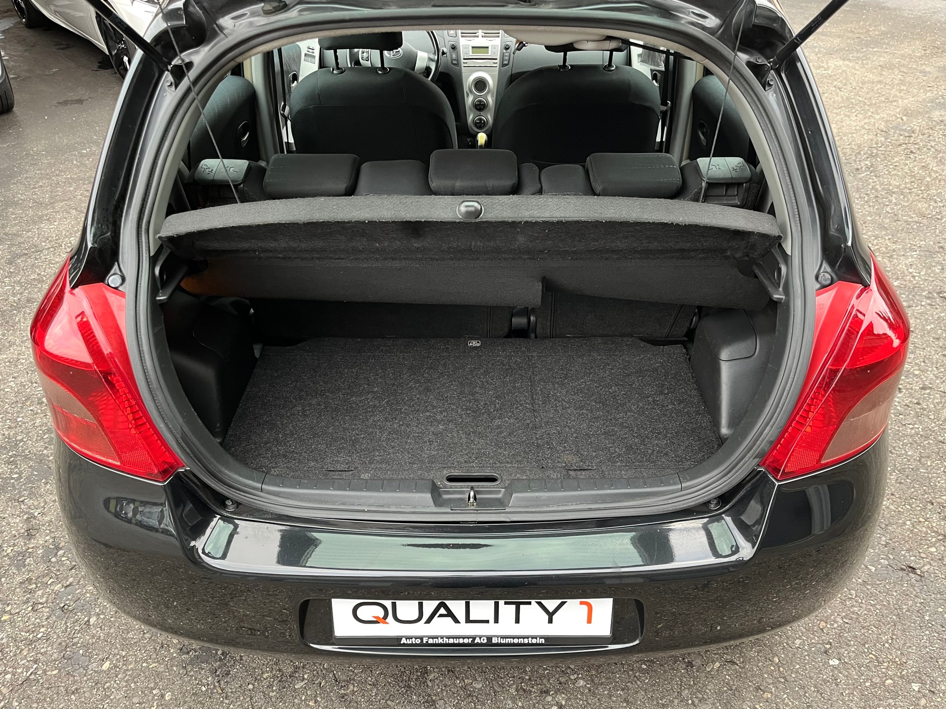 TOYOTA Yaris 1.3 Linea Sol-image-5