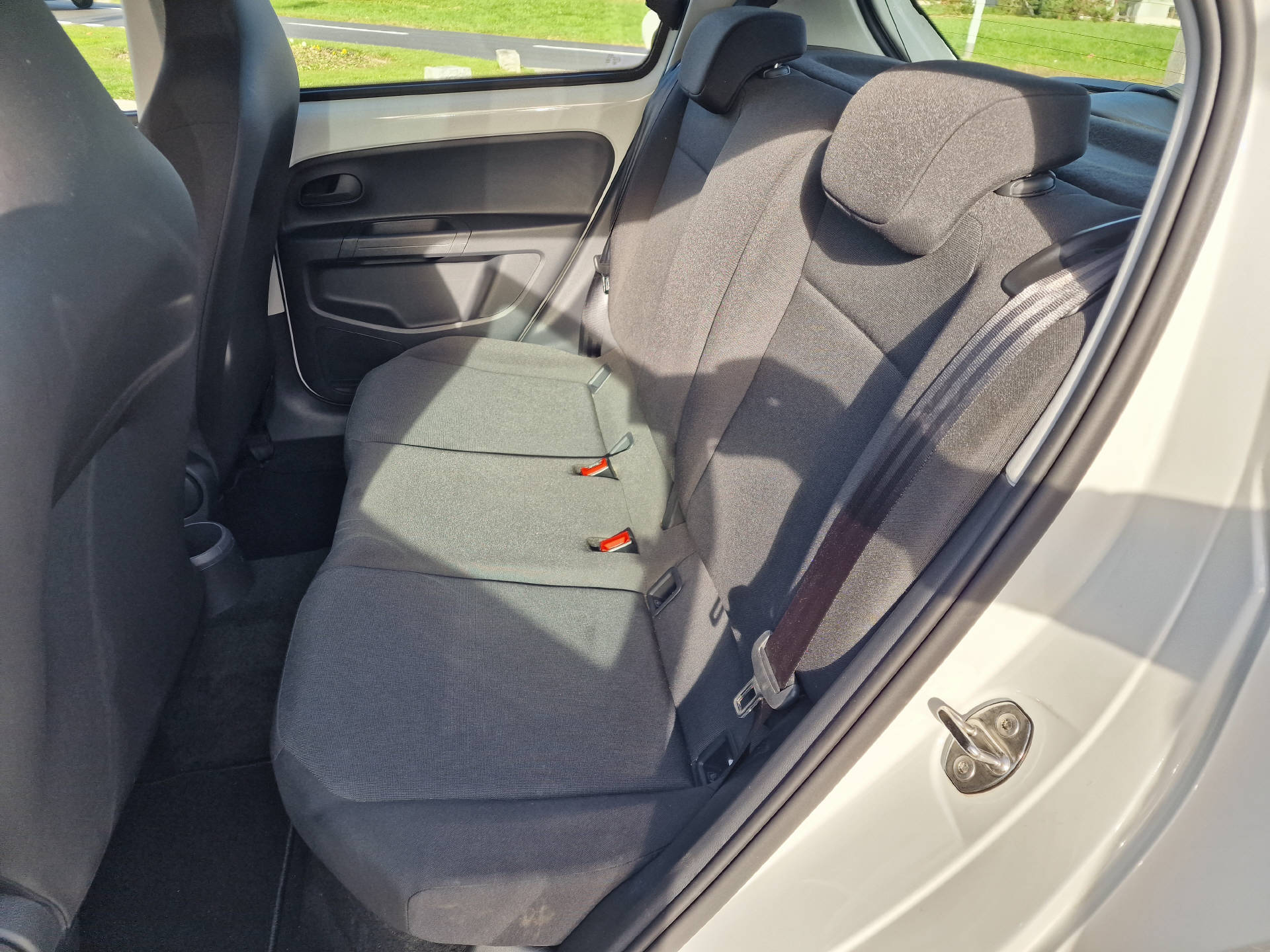 VW Up e-image-9