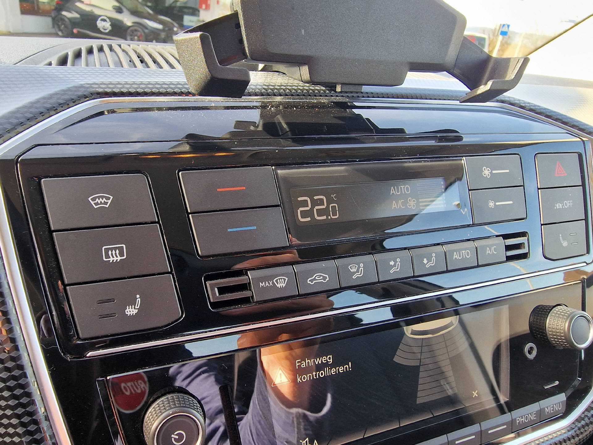 VW Up e-image-14