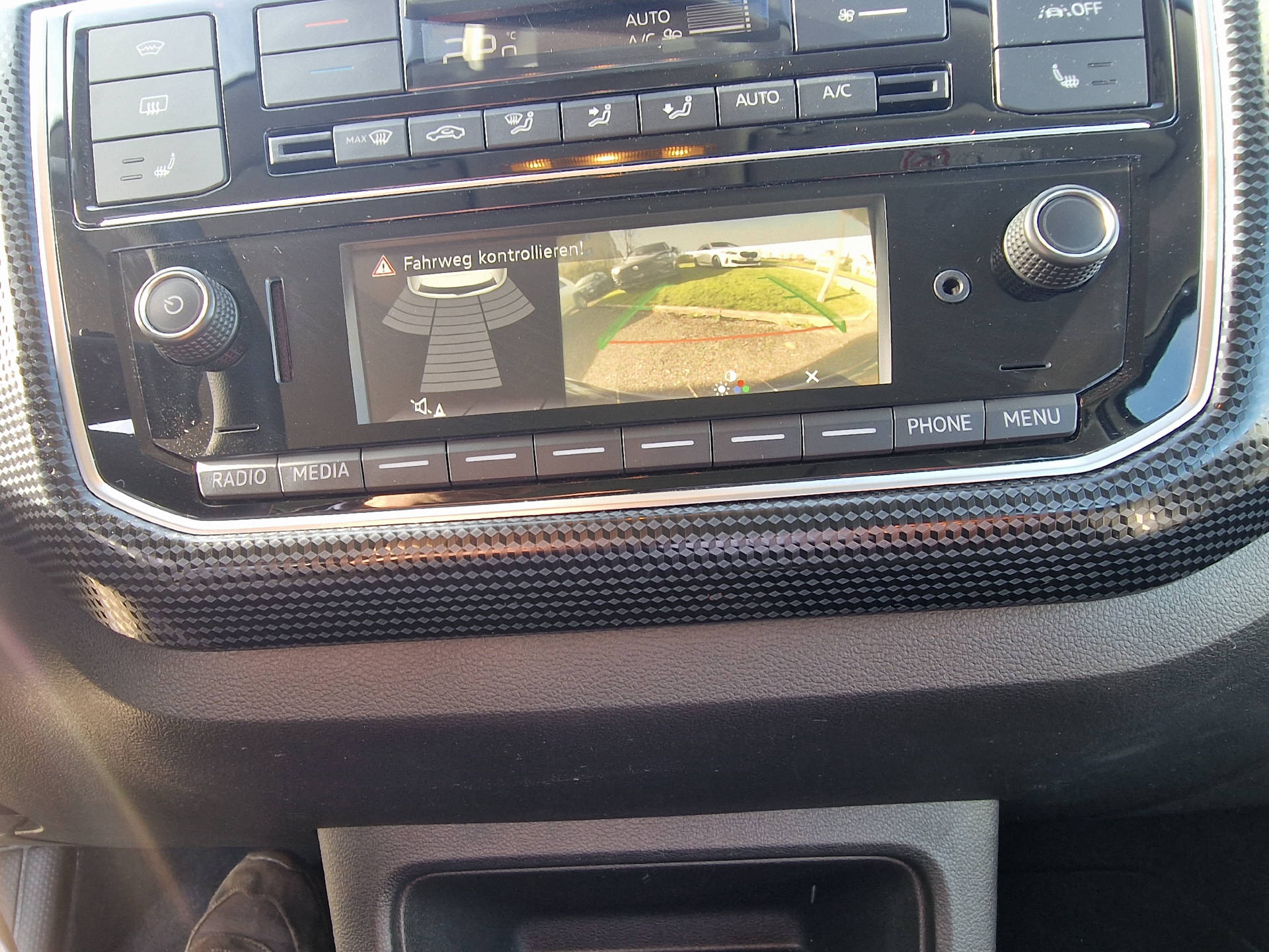 VW Up e-image-13