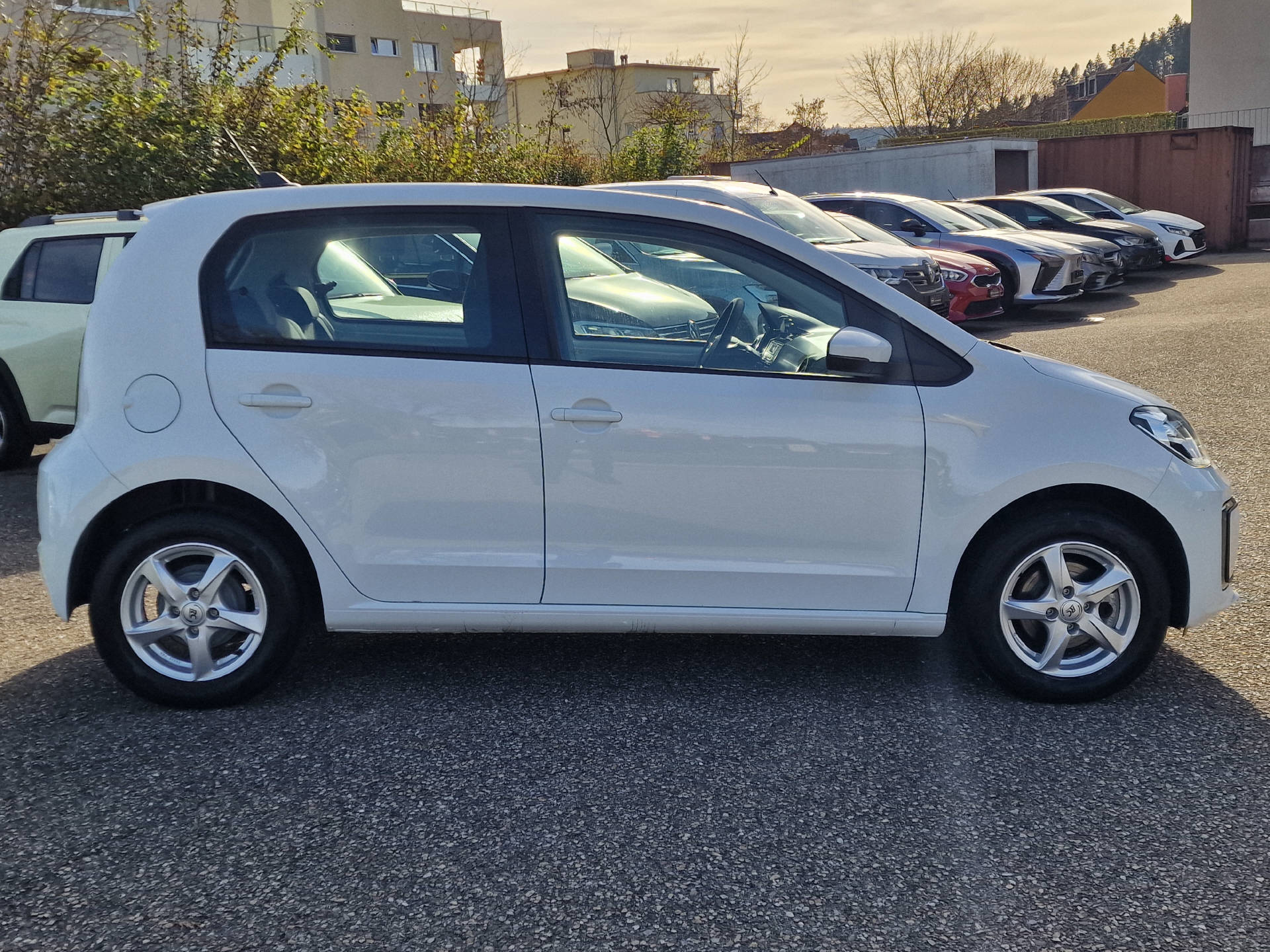 VW Up e-image-5