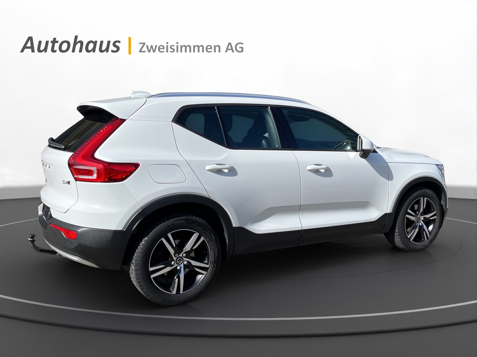 VOLVO XC40 D4 AWD Momentum Geartronic-image-5