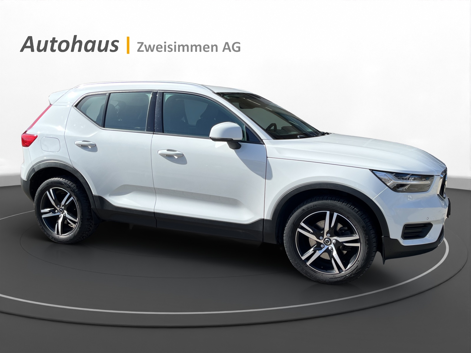 VOLVO XC40 D4 AWD Momentum Geartronic-image-4