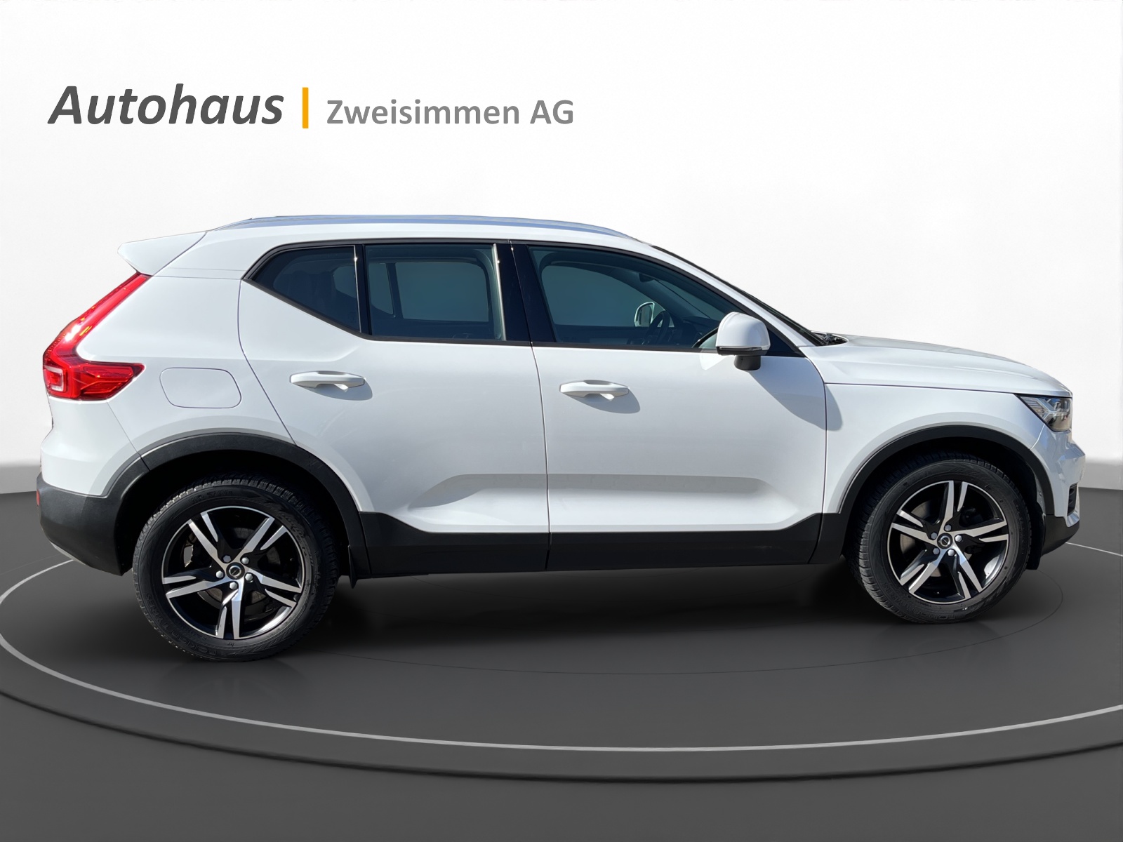 VOLVO XC40 D4 AWD Momentum Geartronic-image-6