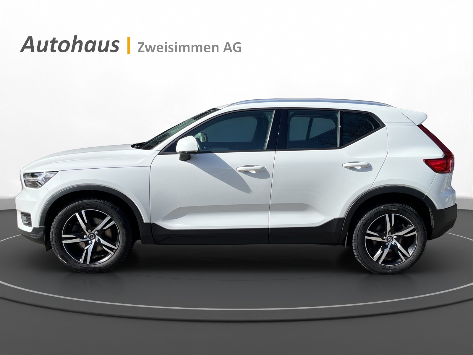 VOLVO XC40 D4 AWD Momentum Geartronic-showroom-element-1
