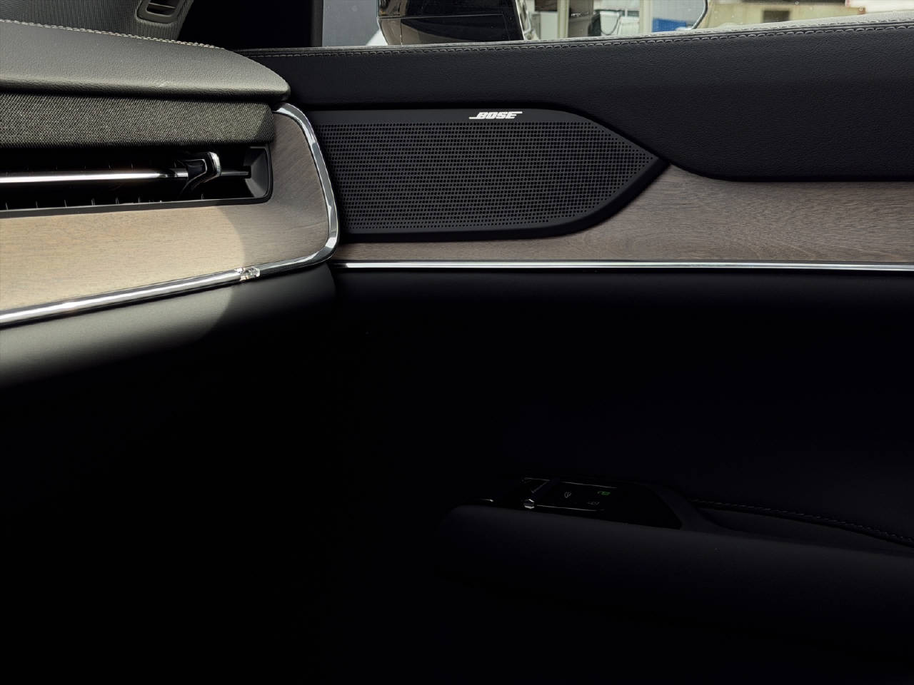 VOLVO EX90 Twin Performance Ultra AWD-image-13