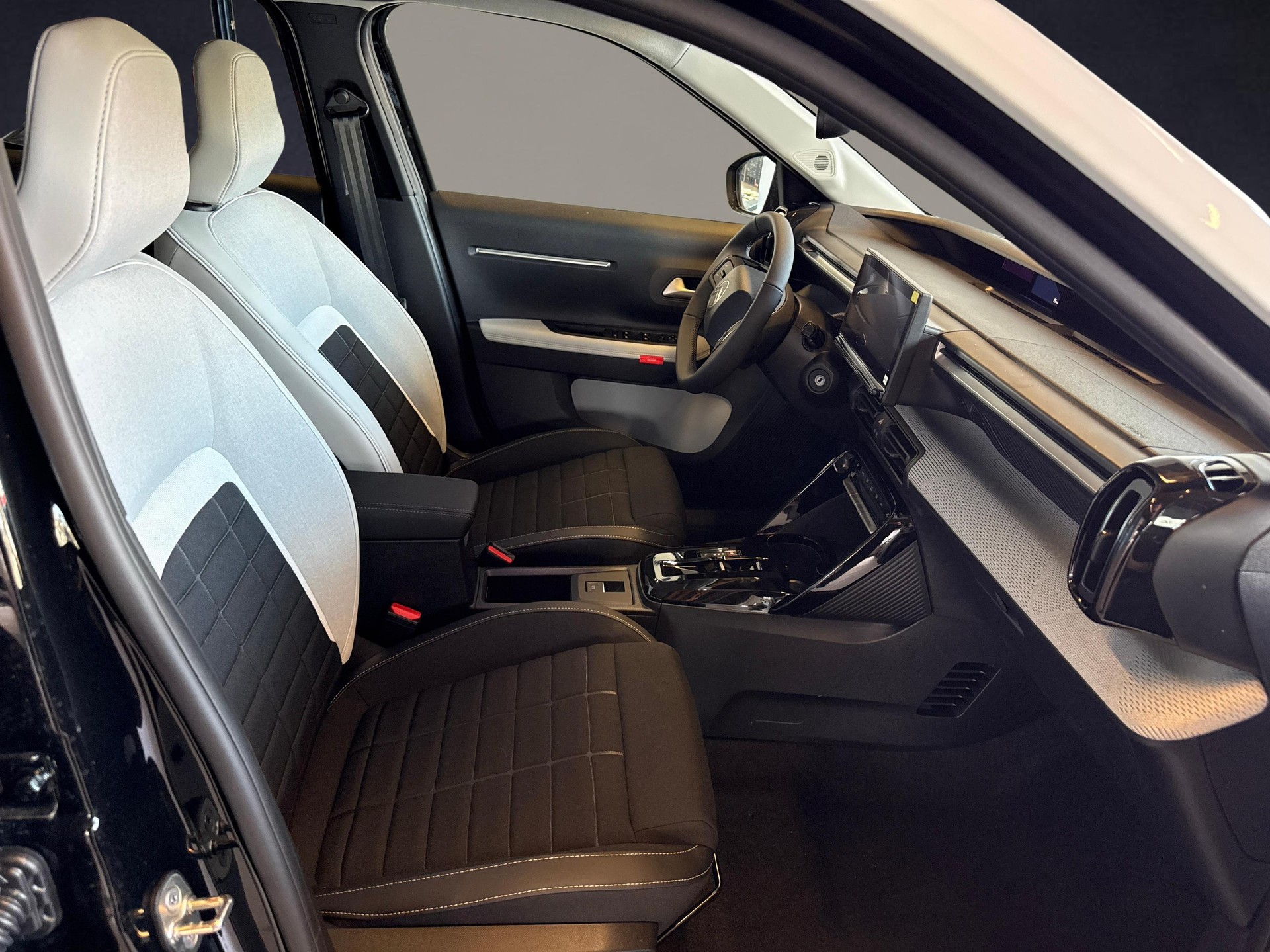 CITROEN C3 1.2 Hybrid Max-image-9
