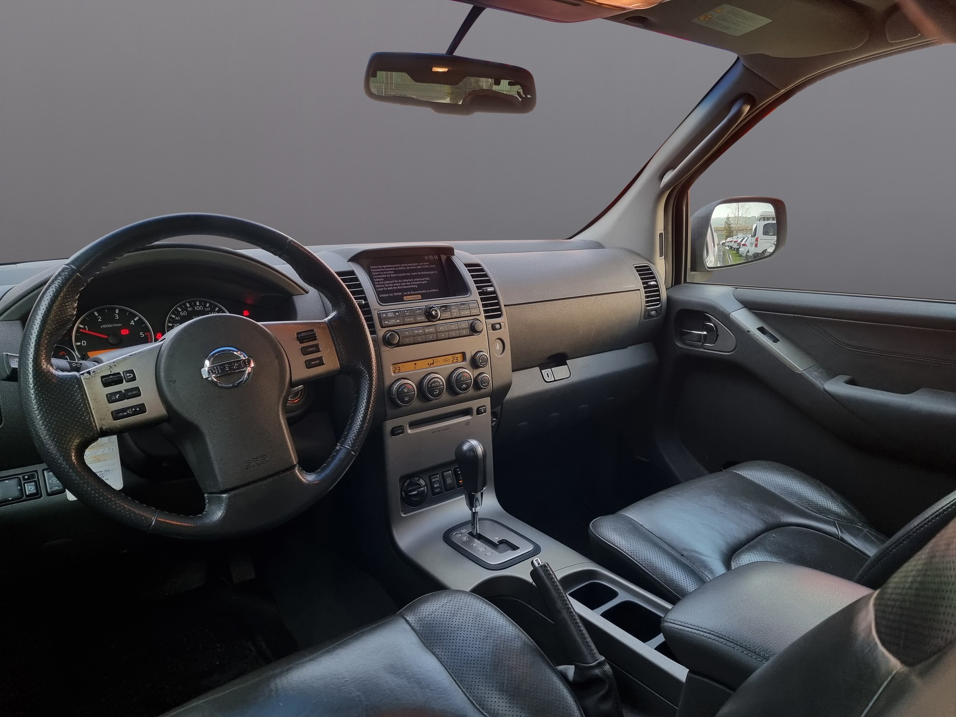 NISSAN Pathfinder 2.5 dCi Platinum Automatic-image-6