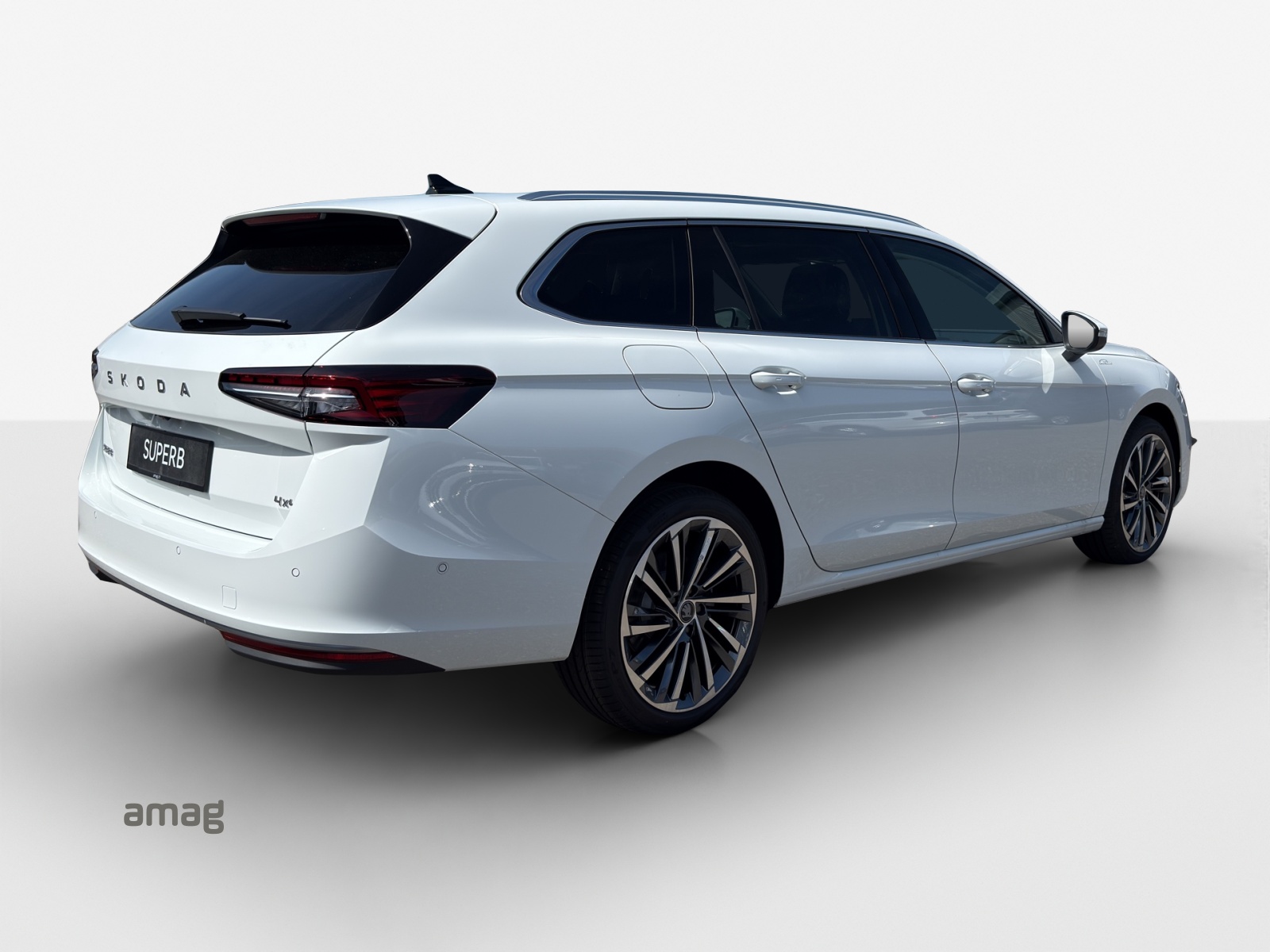 SKODA Superb Combi 2.0 TDi L&K 4x4 DSG-image-4