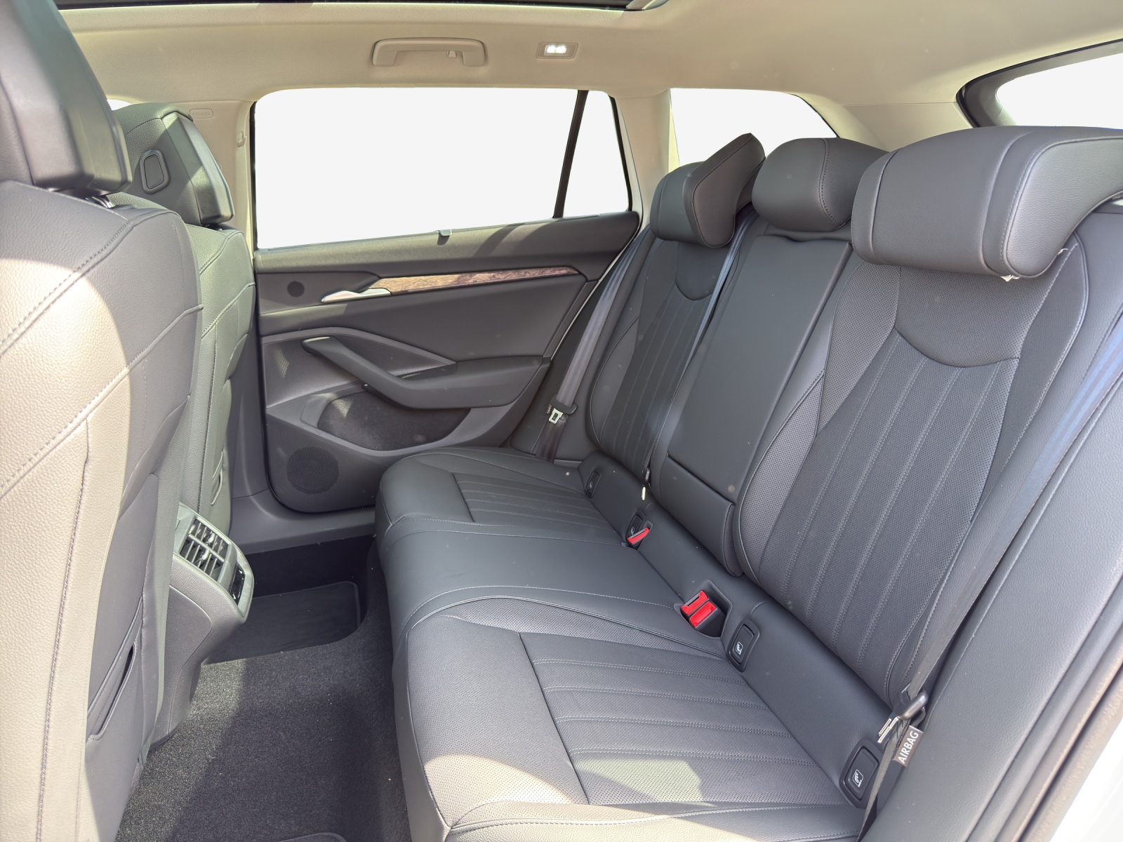 SKODA Superb Combi 2.0 TDi L&K 4x4 DSG-image-11