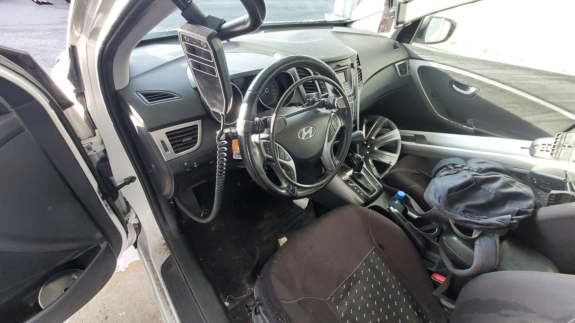 HYUNDAI i30 Wagon 1.6 GDI Plena Automatic-image-8