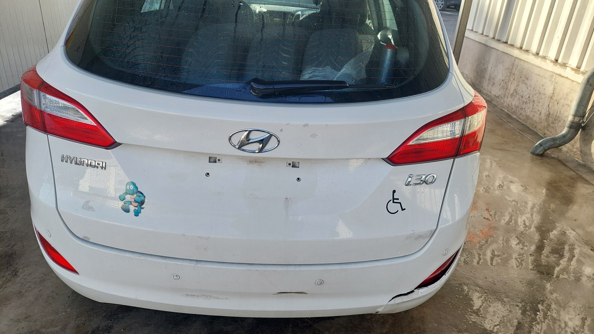 HYUNDAI i30 Wagon 1.6 GDI Plena Automatic-image-3