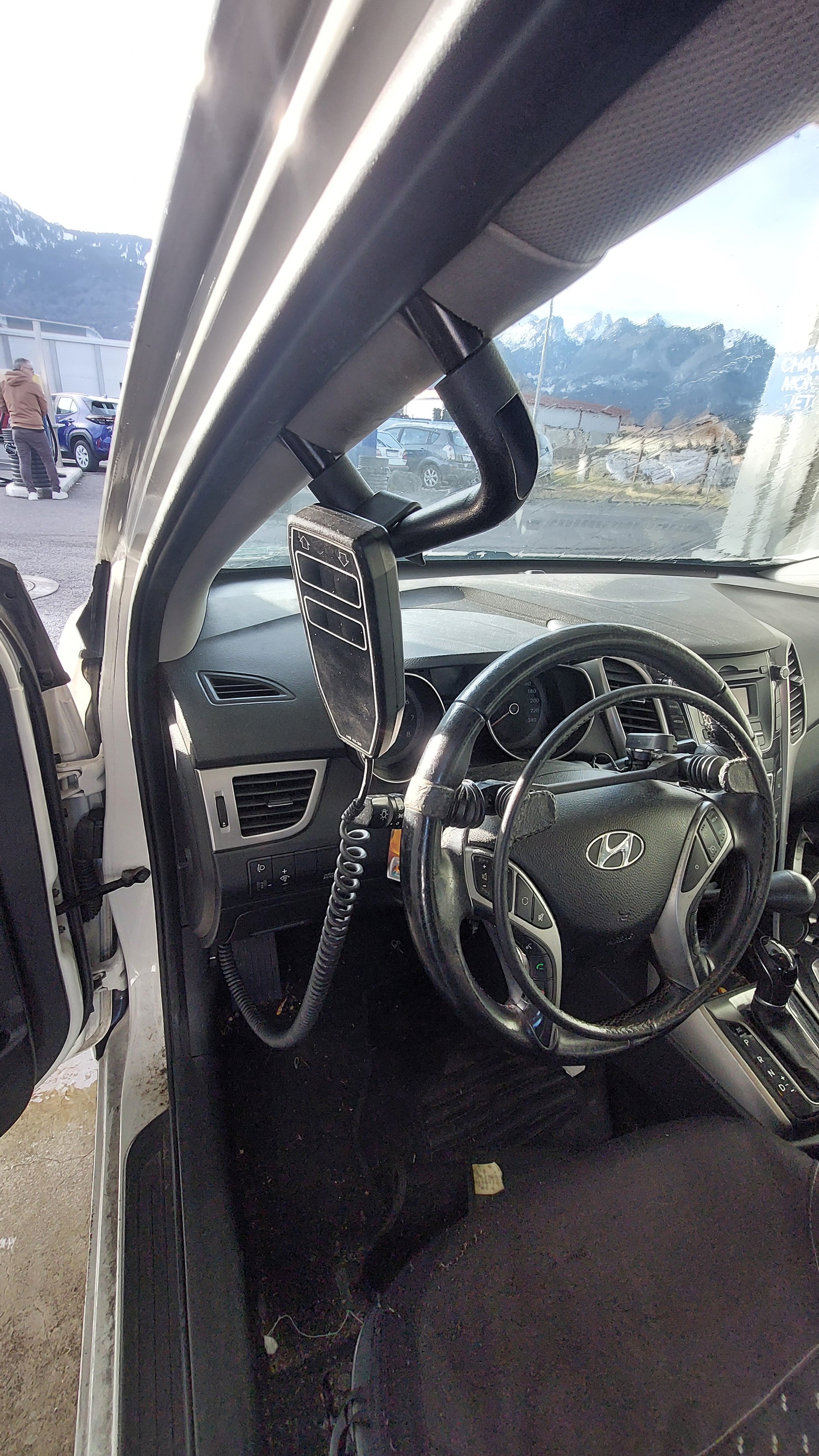 HYUNDAI i30 Wagon 1.6 GDI Plena Automatic-image-9