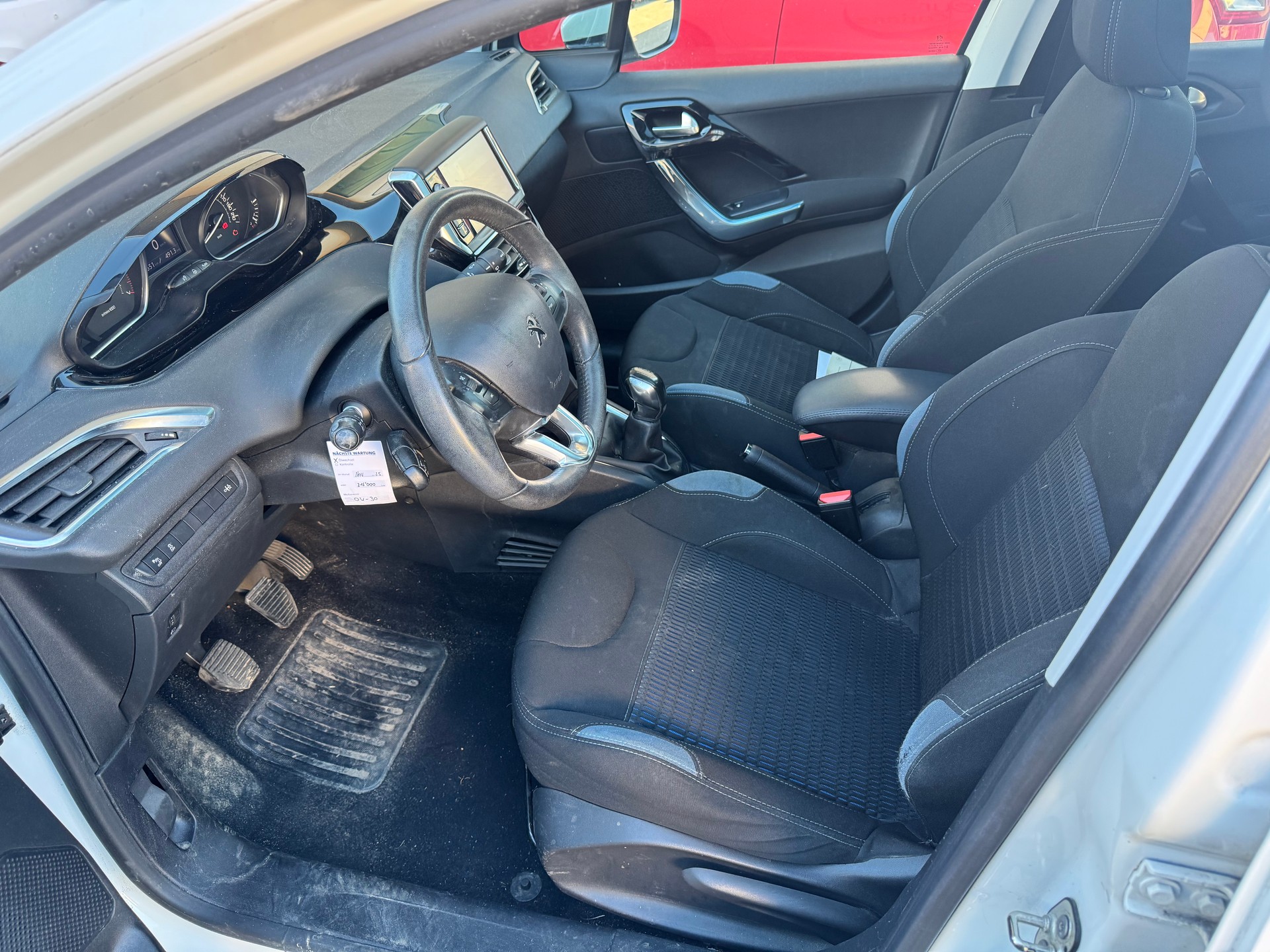 PEUGEOT 208 1.6 VTI Allure-image-6