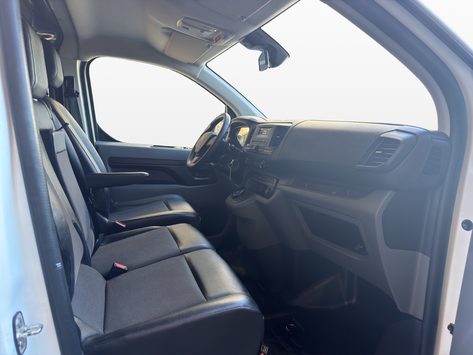 PEUGEOT Expert 2.0 BlueHDi 120 S&S Premium Long EAT8-image-17