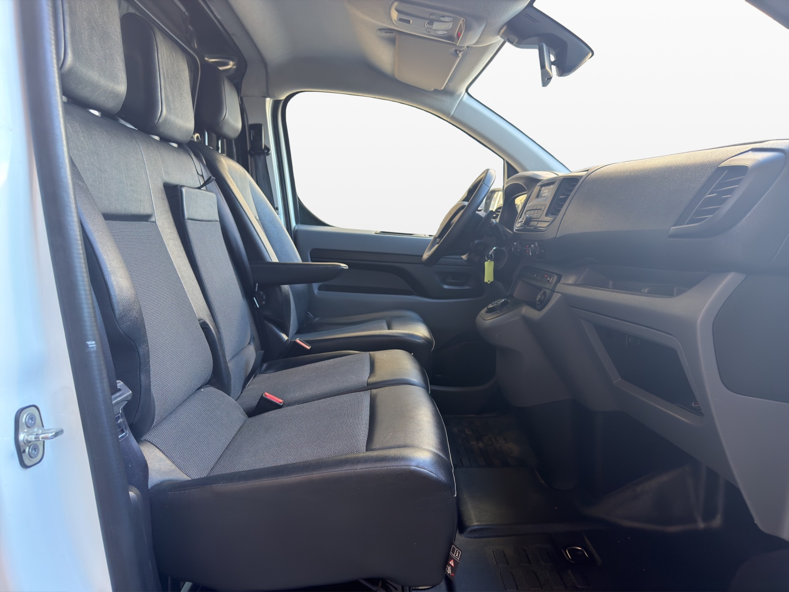 PEUGEOT Expert 2.0 BlueHDi 120 S&S Premium Long EAT8-image-14
