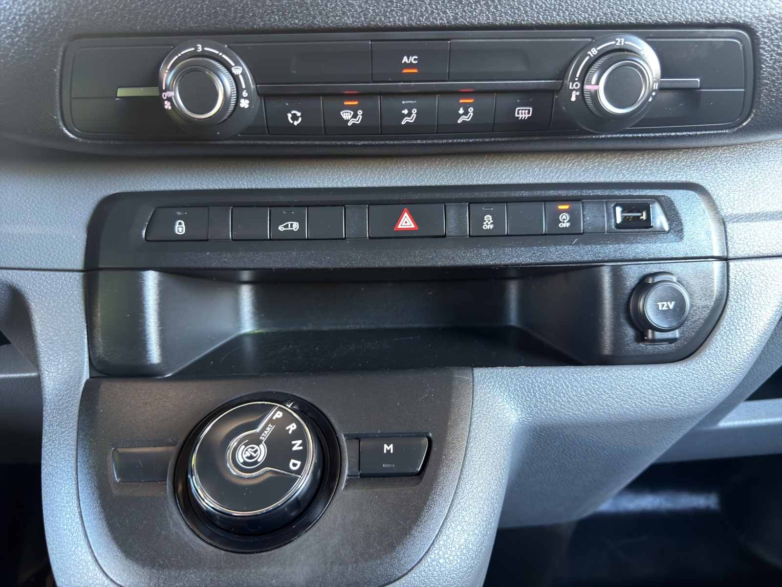 PEUGEOT Expert 2.0 BlueHDi 120 S&S Premium Long EAT8-image-25