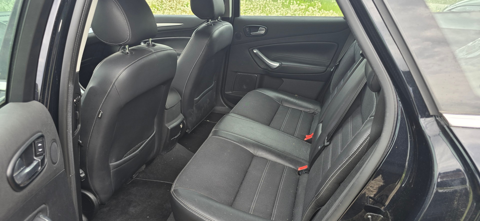 FORD Mondeo 2.0 EcoBoost SCTi Titanium PowerShift-image-9