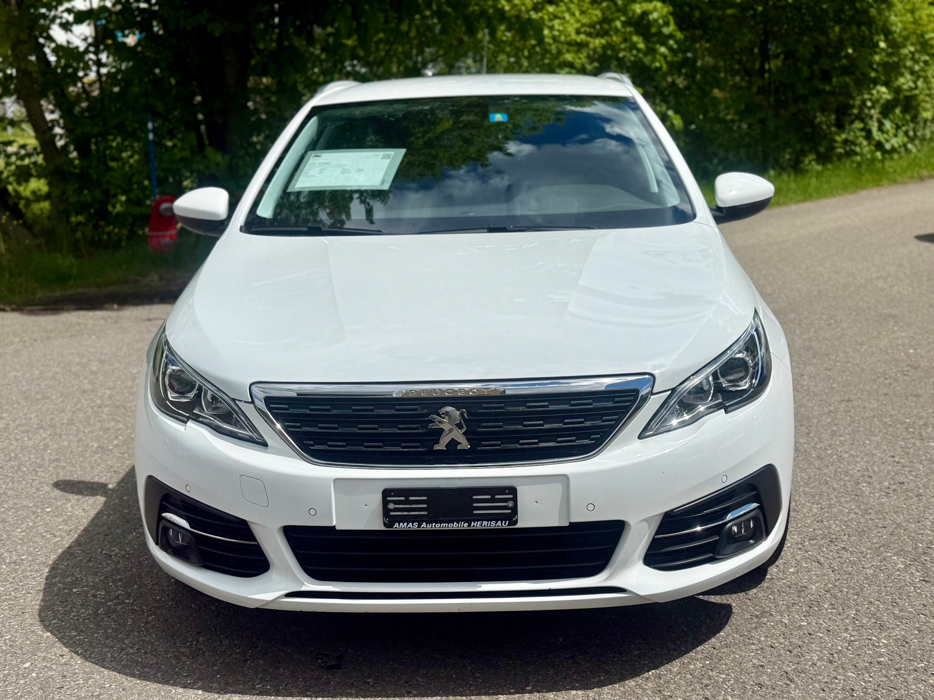 PEUGEOT 308 SW 1.2 Pure Tech Allure EAT8-image-9