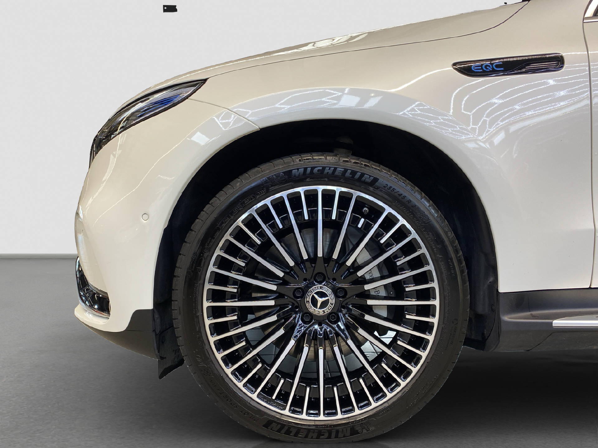 MERCEDES-BENZ EQC 400 AMG Line 4MATIC-image-6